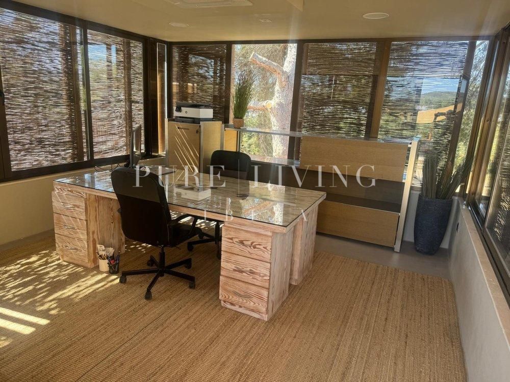 Villa for sale in Santa Eulalia del Río