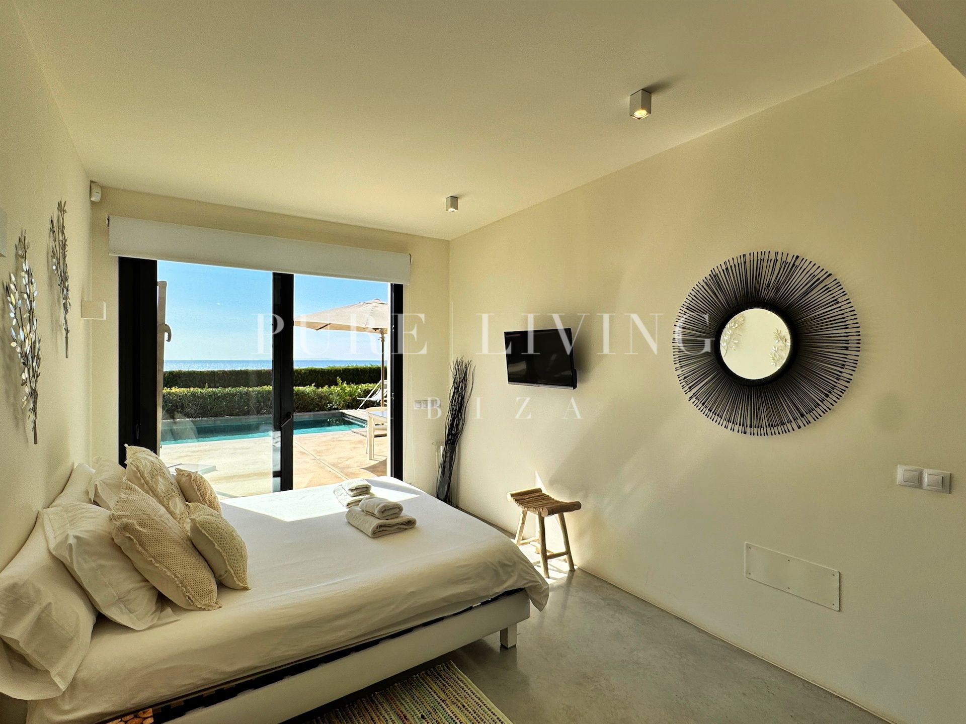 Villa for sale in Santa Eulalia del Río