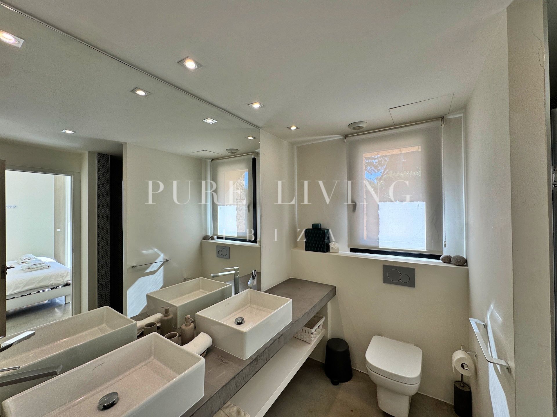 Villa for sale in Santa Eulalia del Río