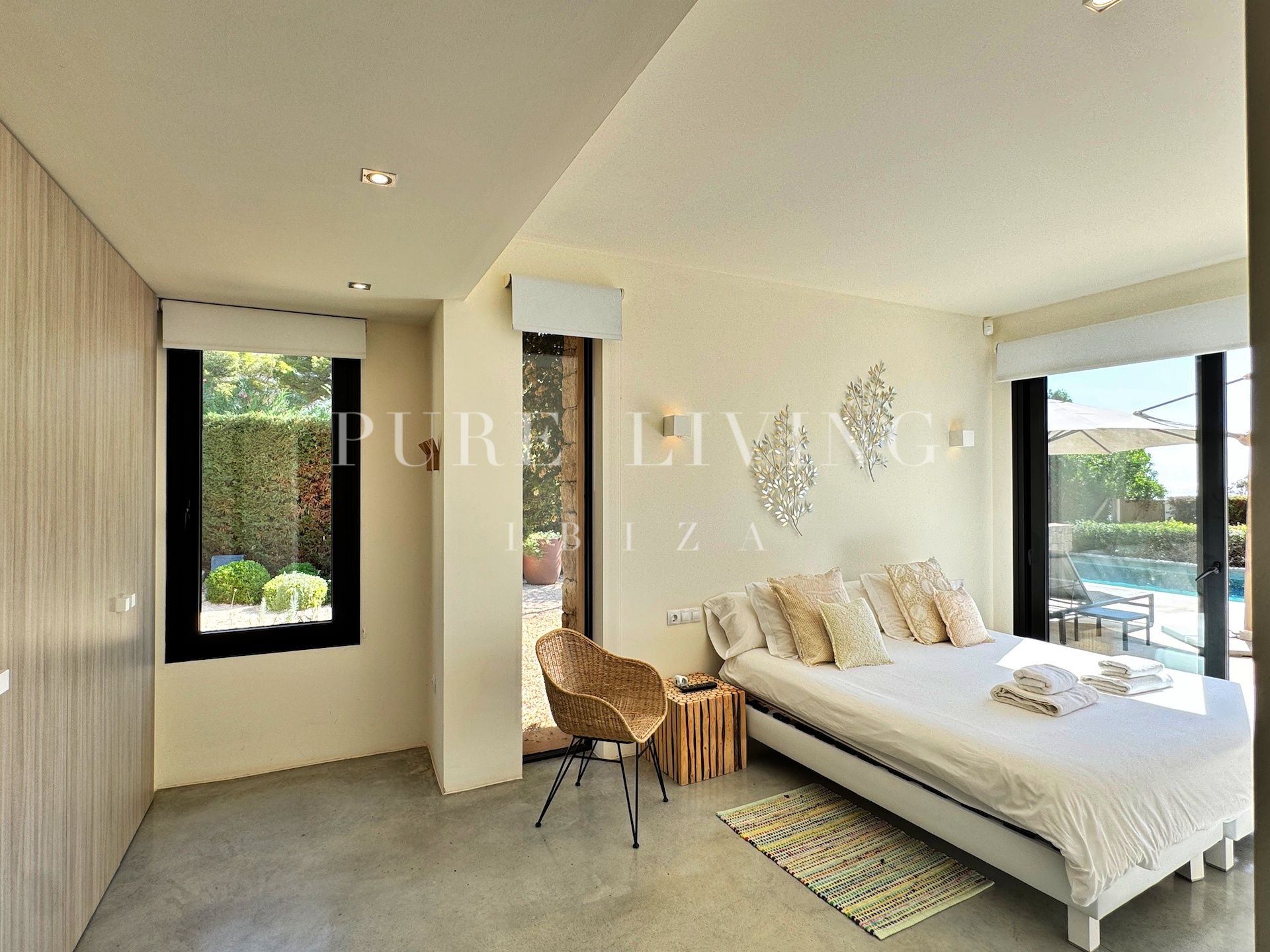 Villa for sale in Santa Eulalia del Río