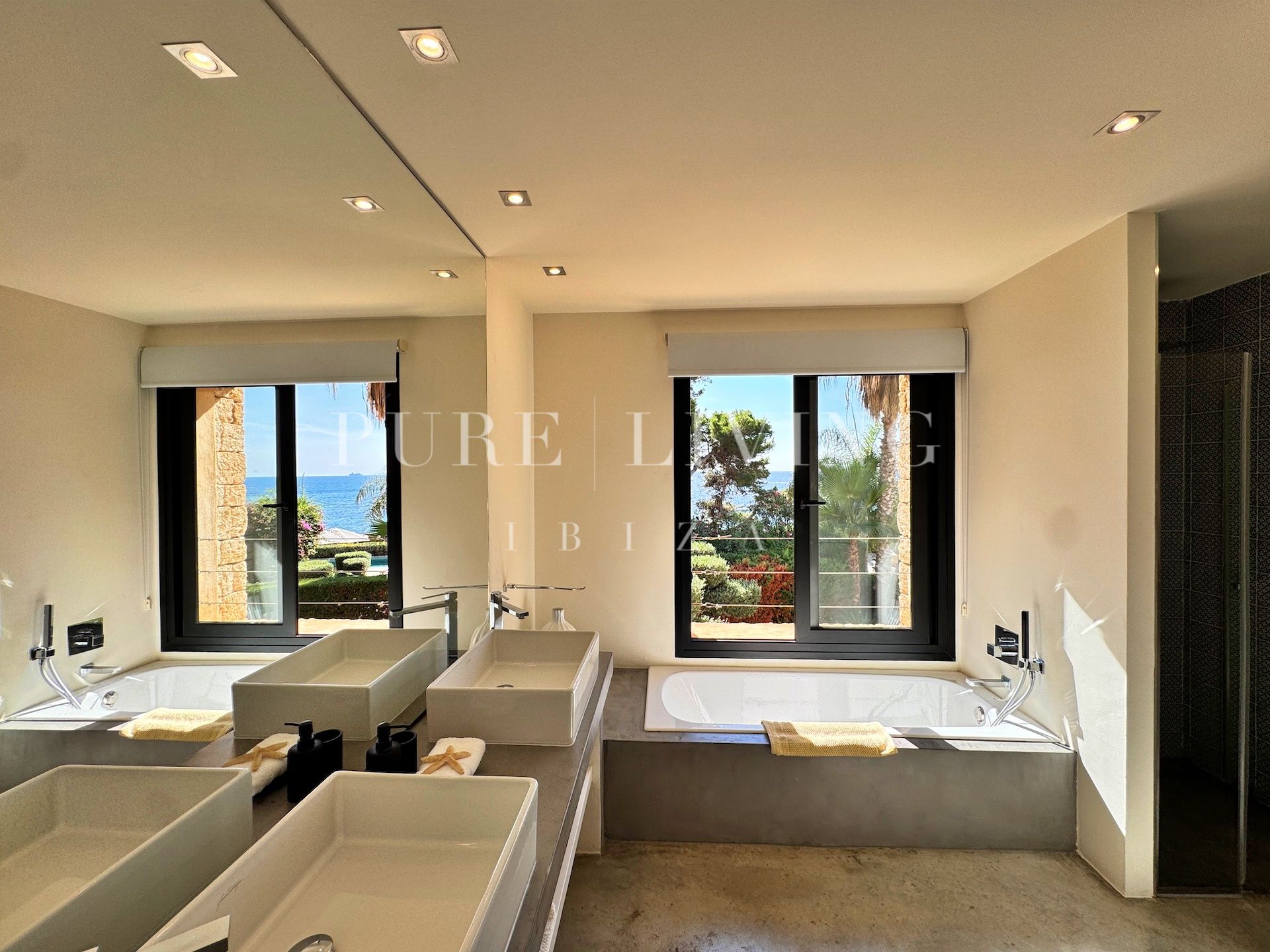 Villa for sale in Santa Eulalia del Río