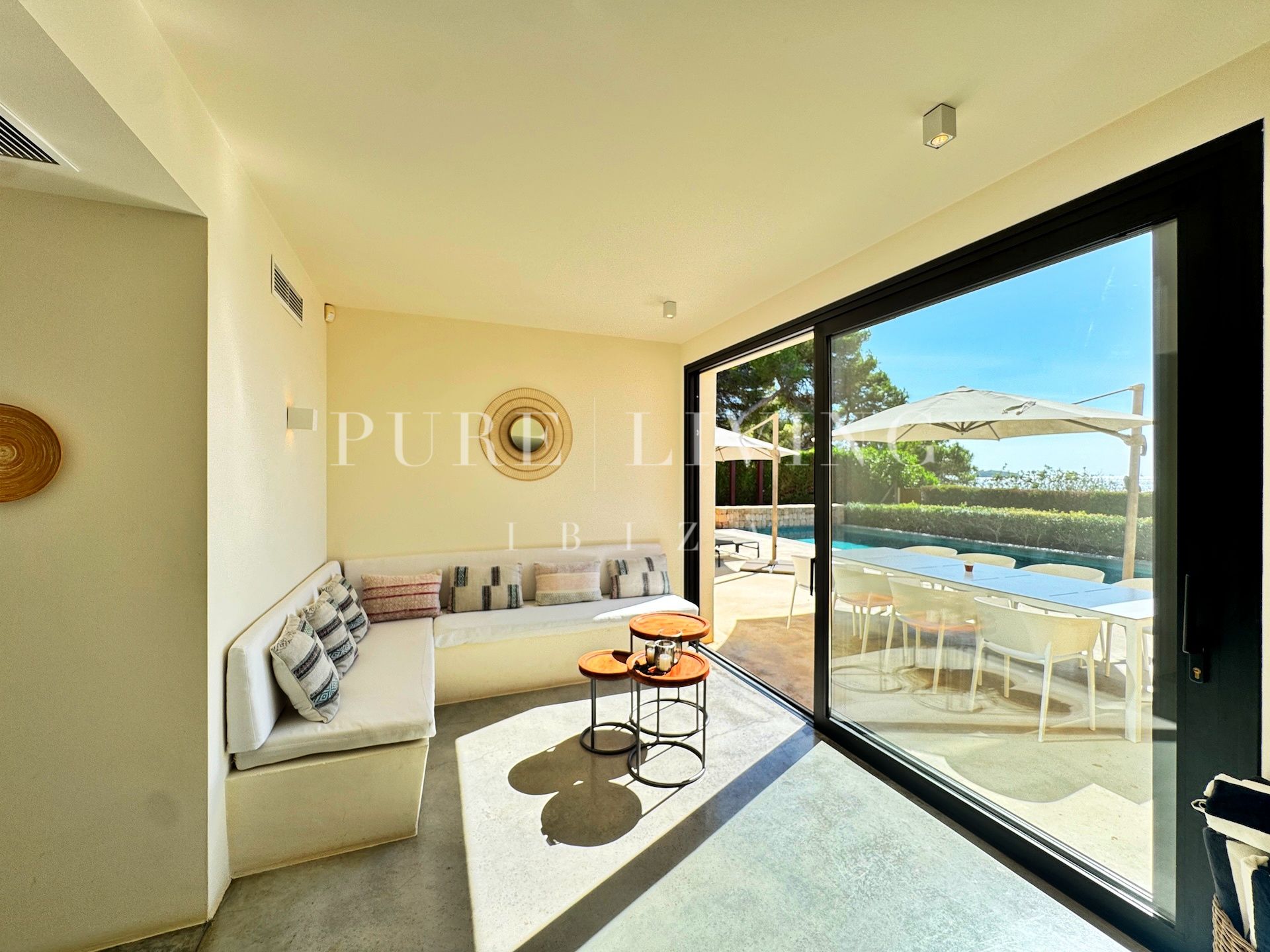 Villa for sale in Santa Eulalia del Río