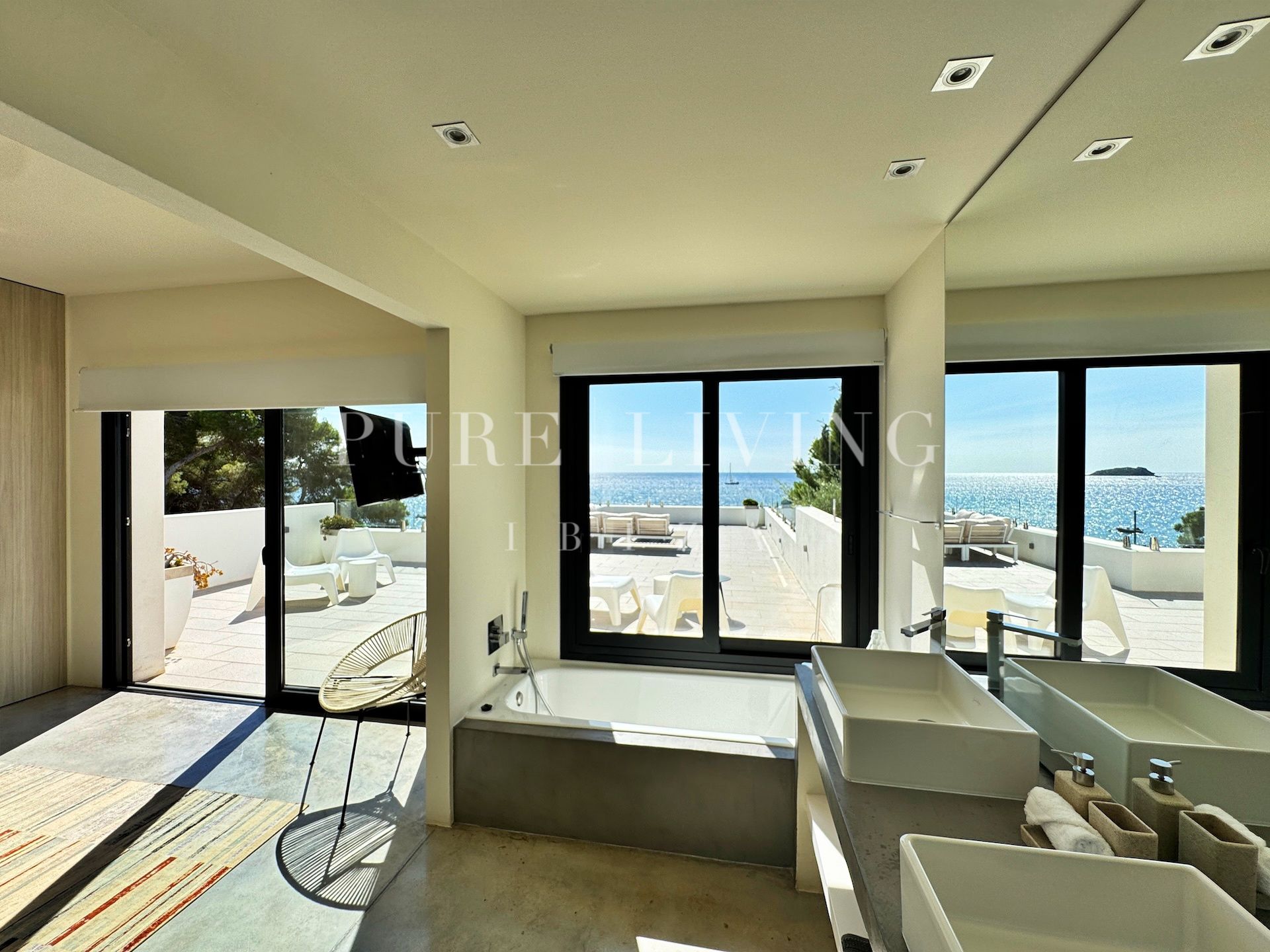 Villa for sale in Santa Eulalia del Río