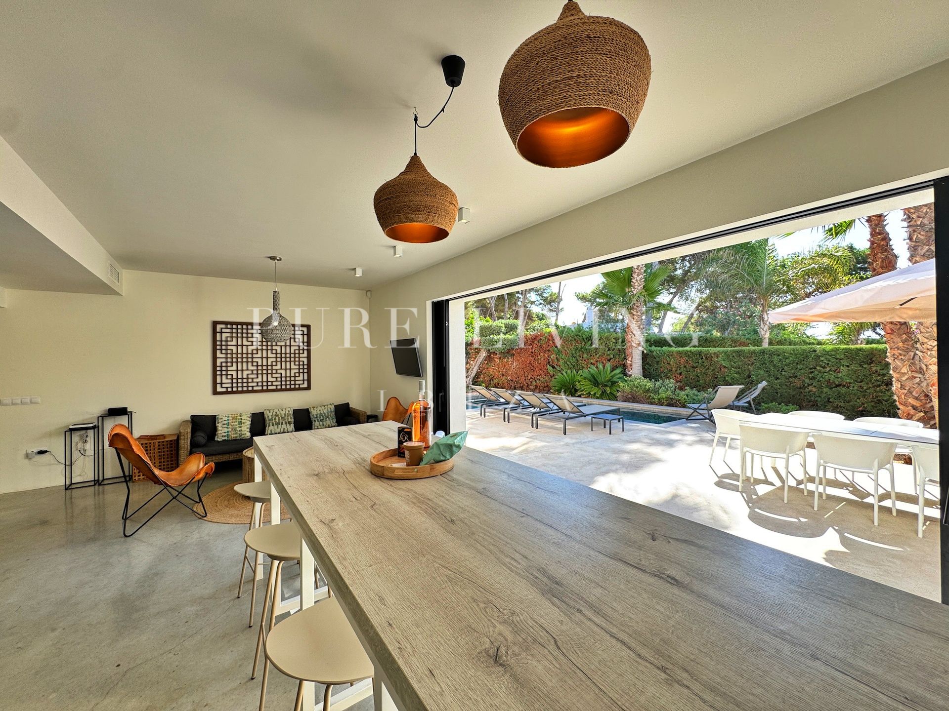 Villa for sale in Santa Eulalia del Río