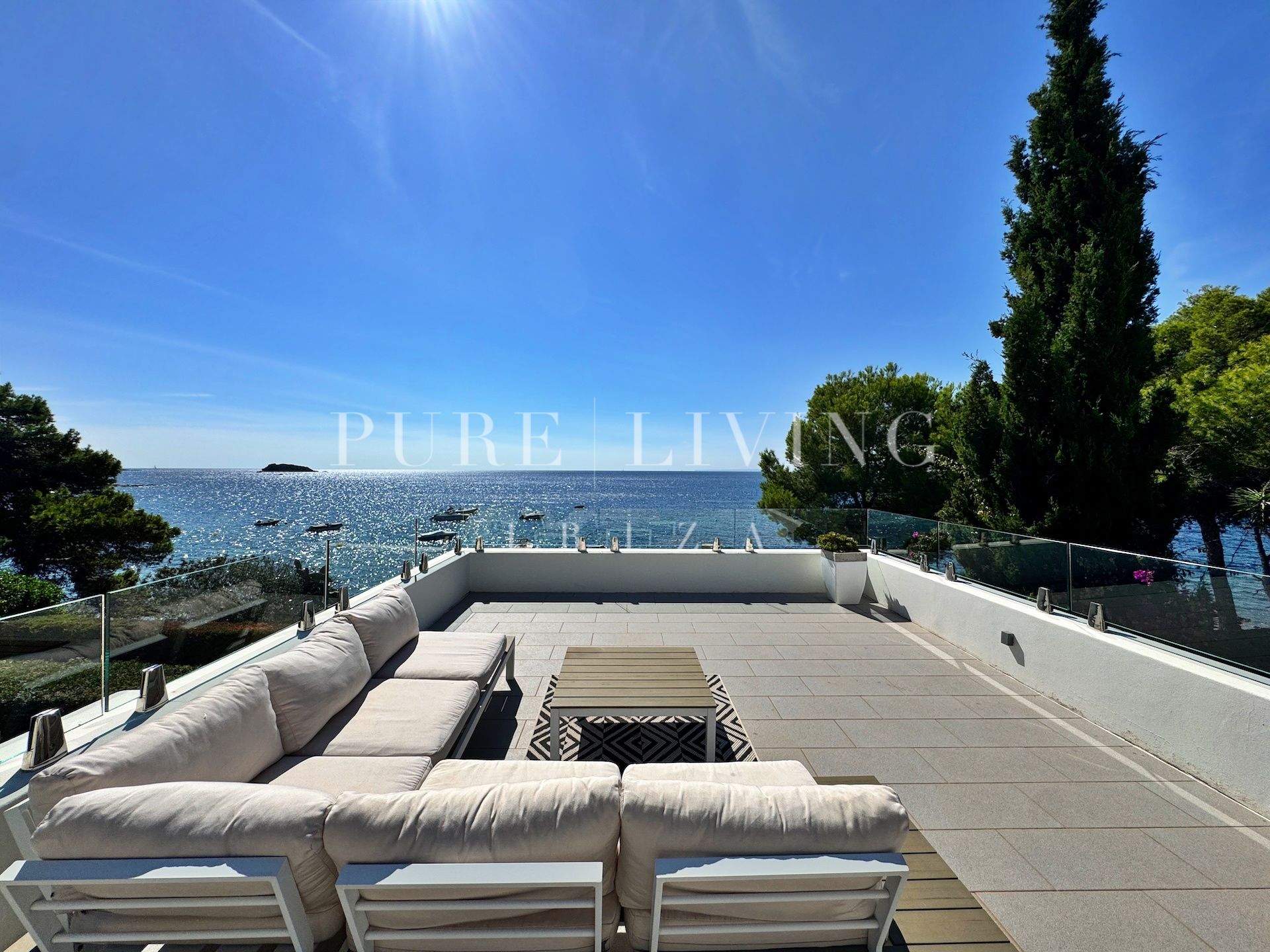 Villa for sale in Santa Eulalia del Río