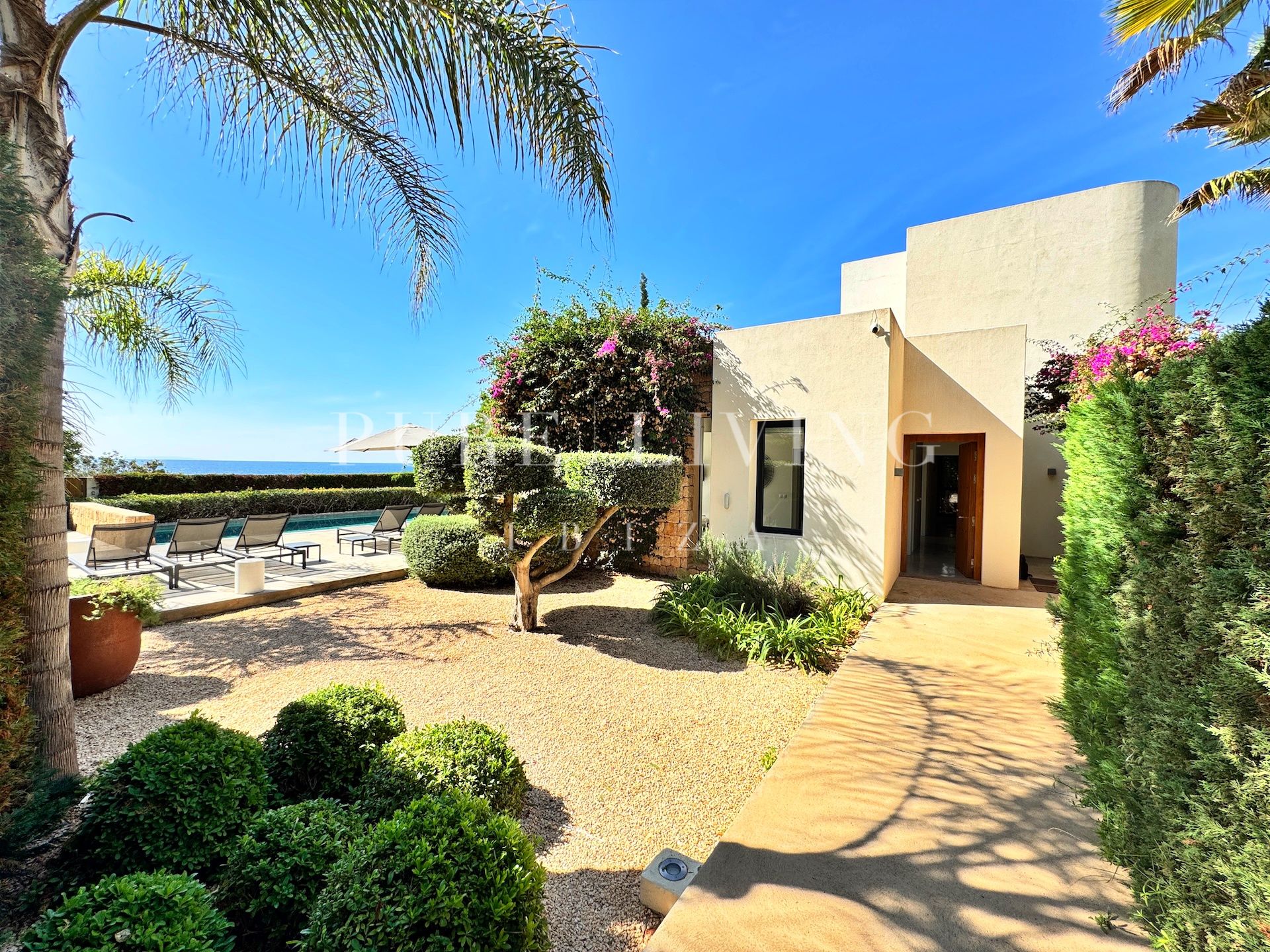 Villa for sale in Santa Eulalia del Río