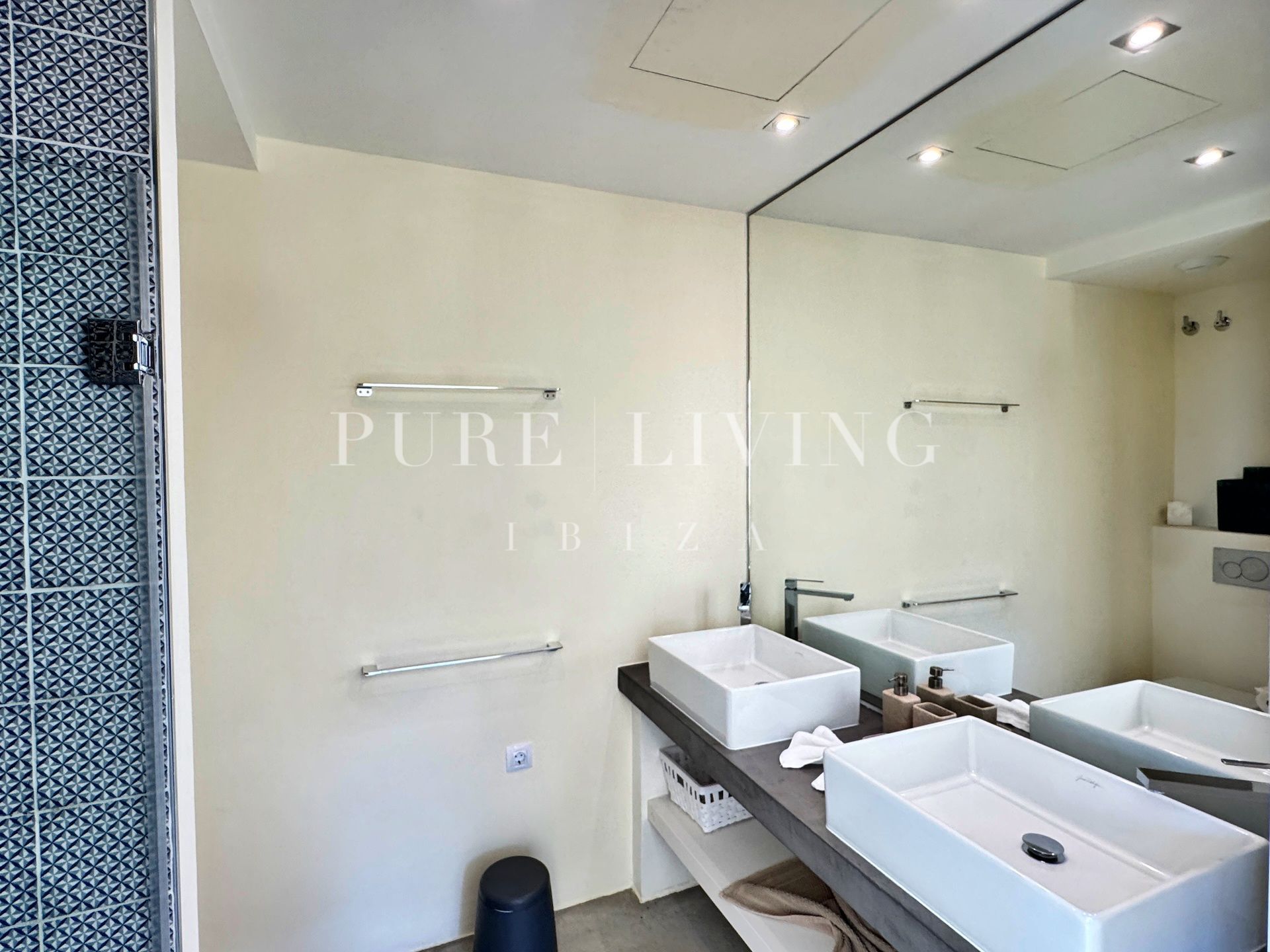 Villa for sale in Santa Eulalia del Río