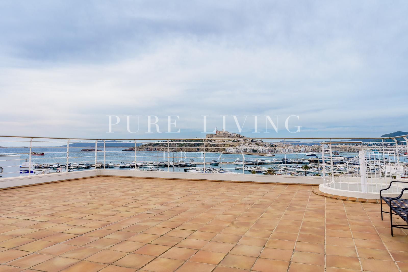 Spectacular Seaside Penthouse with Private Rooftop Terrace