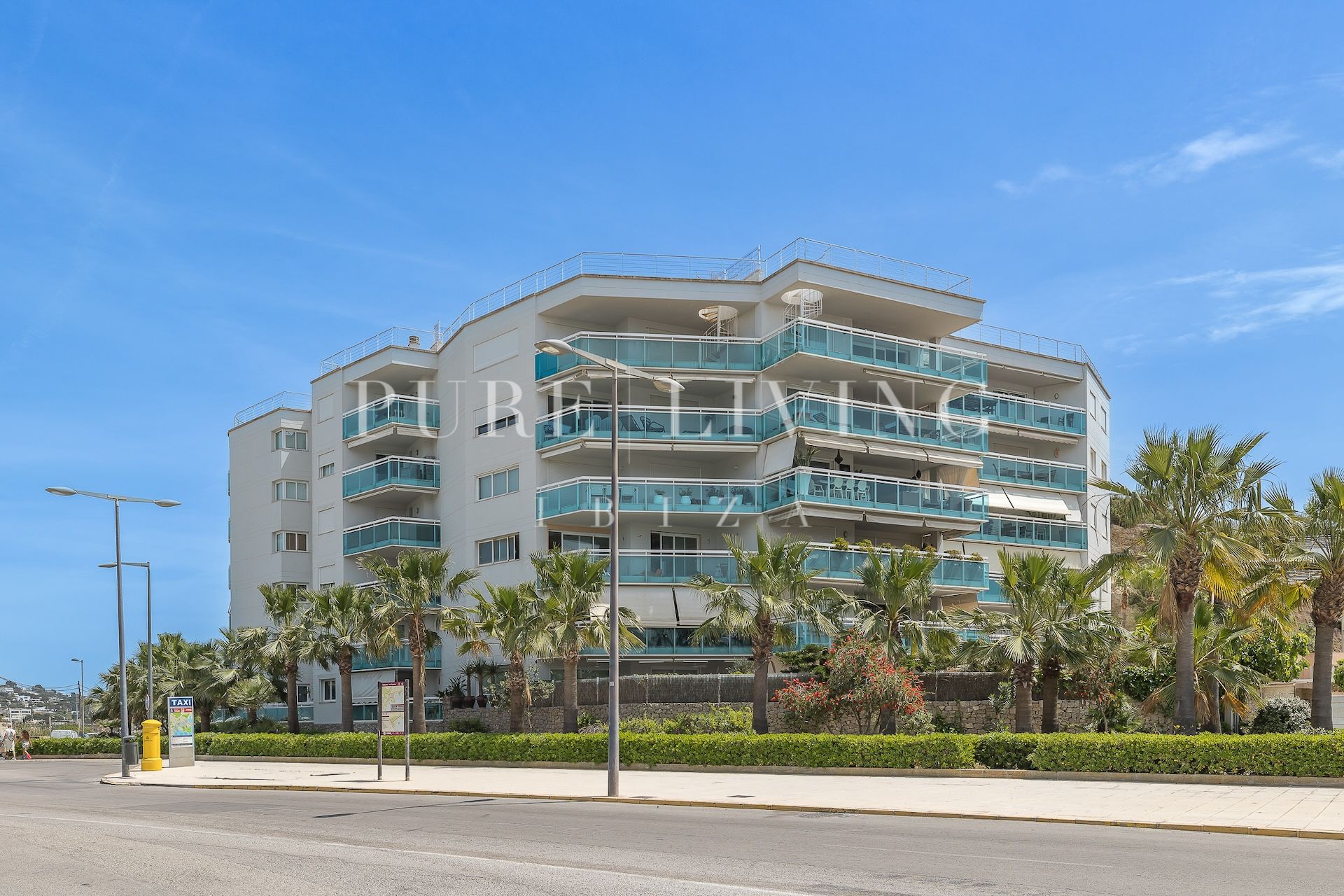 Spectacular Seaside Penthouse with Private Rooftop Terrace