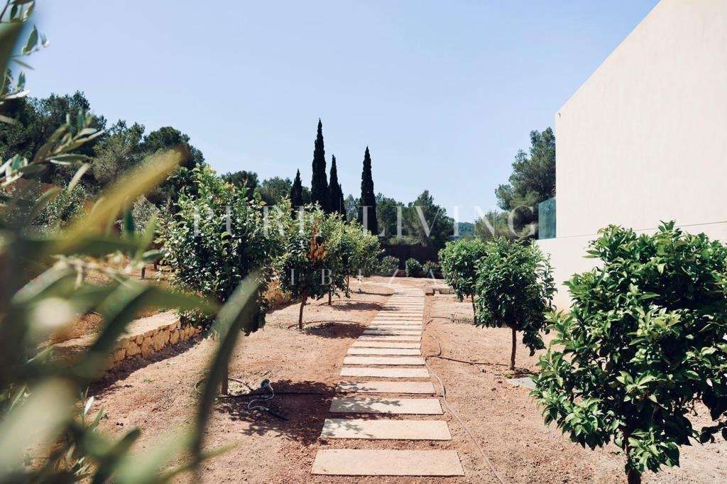 New Luxury Villa in Roca Llisa with Sea Views, Pool, and Close to Golf and Beaches