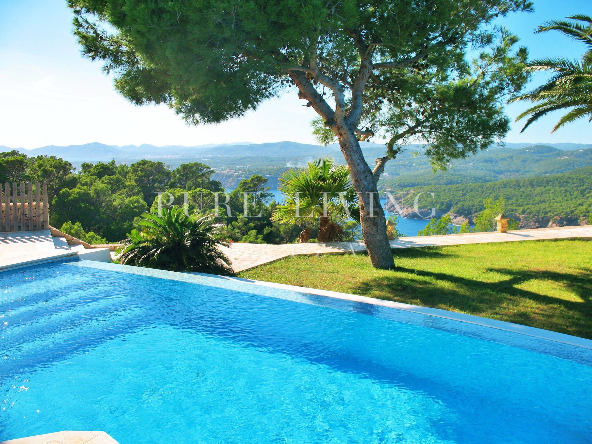 Villa for sale in San Carlos, Santa Eulalia del Río