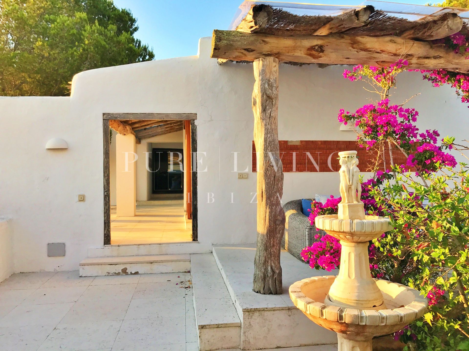 Villa for sale in San Carlos, Santa Eulalia del Río