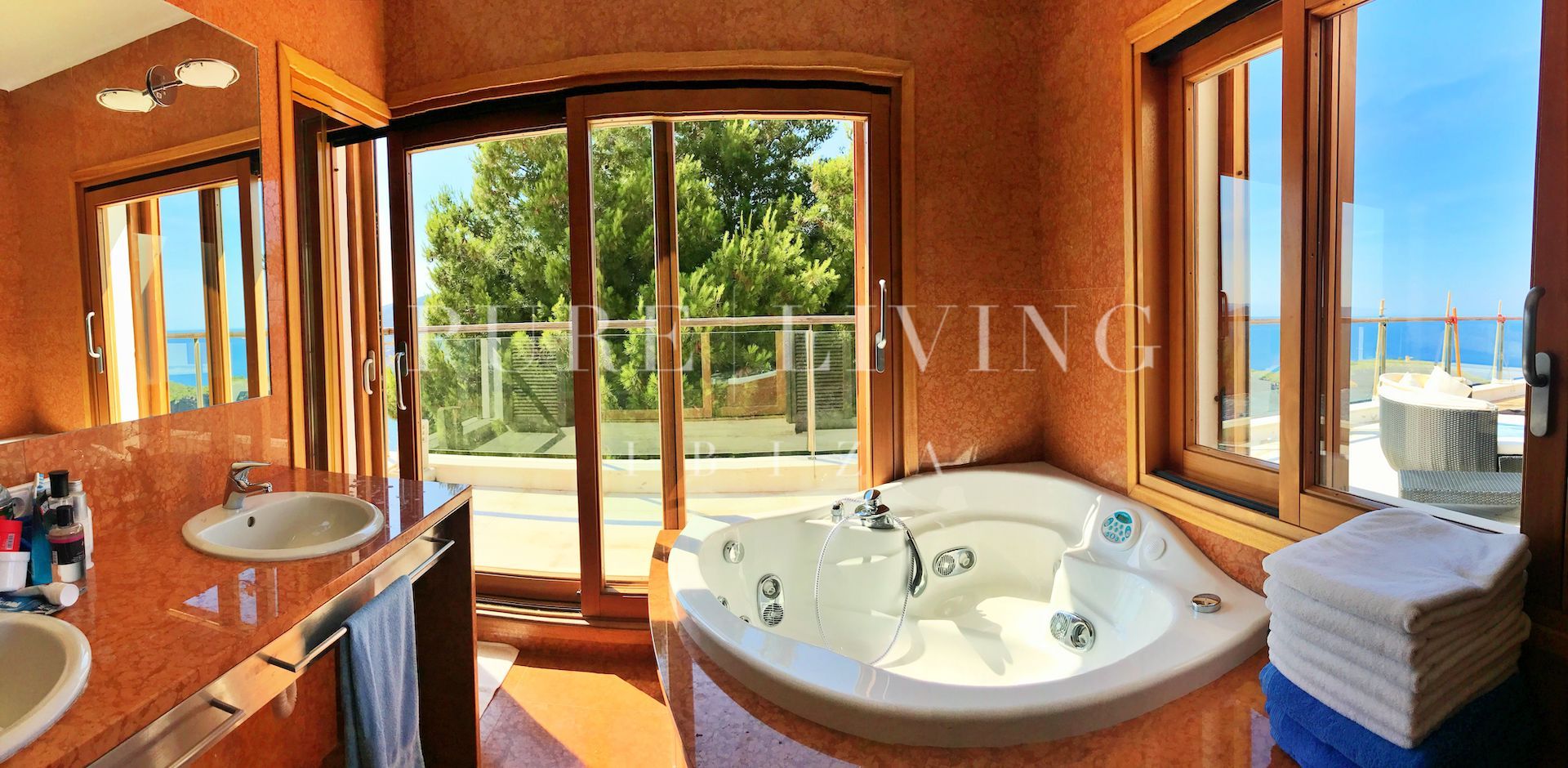 Villa for sale in San Carlos, Santa Eulalia del Río