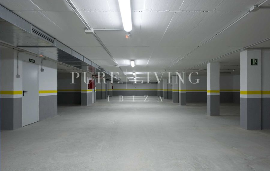 Appartement moderne avec vue sur la mer, près du cœur de la ville d'Ibiza et à distance de marche de la plage de Talamanca.