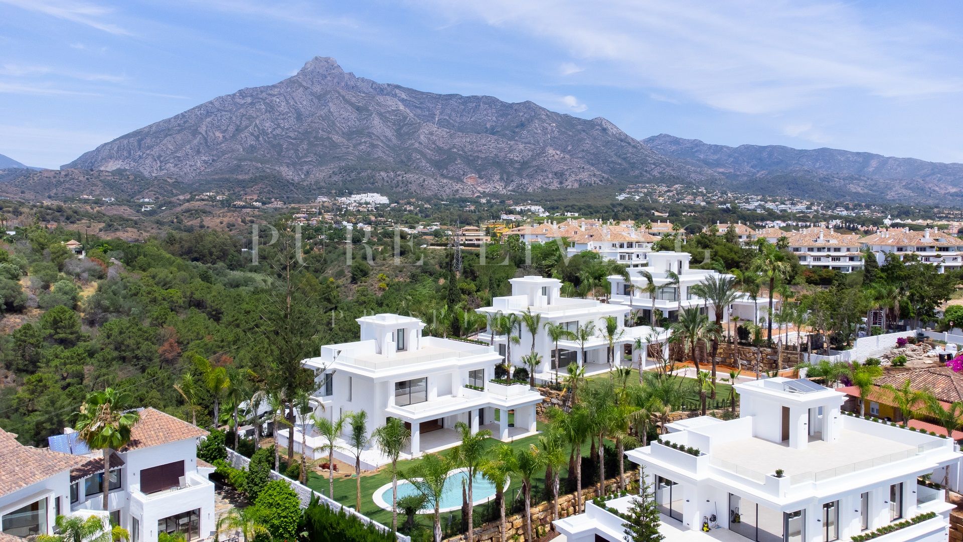 Villa de luxe sophistiquée avec vue sur la mer dans une urbanisation très exclusive de Marbella Golden Mile