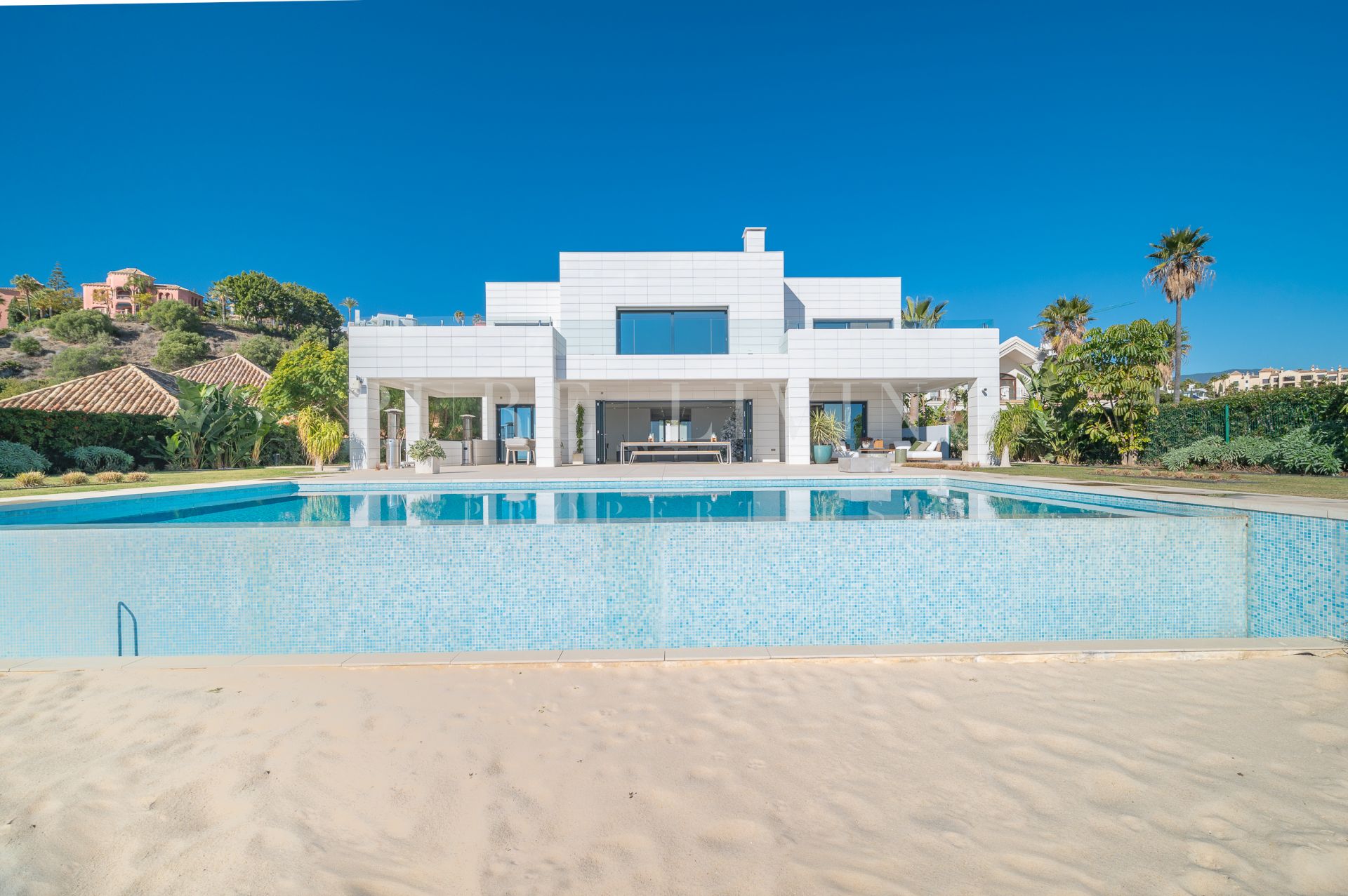 Prachtige moderne familie Villa met ongelooflijk panoramisch uitzicht in Benahavis