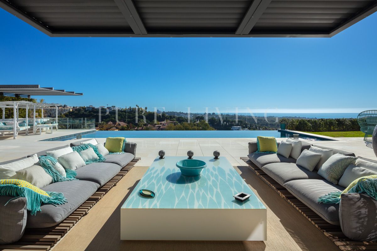 Stunning six bedroom frontline golf villa with panoramic sea views in Los Flamingos.