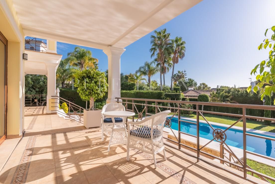 Fabuleuze villa met vijf slaapkamers en panoramisch uitzicht in Hacienda Las Chapas, Marbella Oost