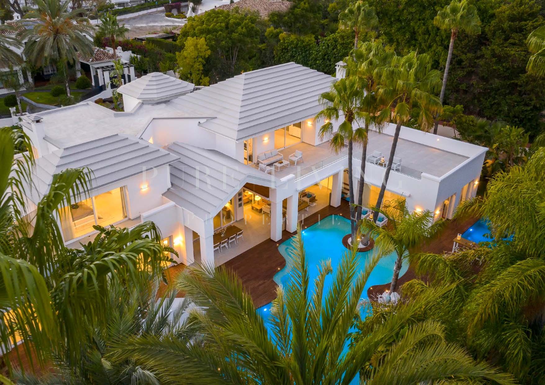 Villa exceptionnelle de six chambres avec une oasis privée et des jardins tropicaux à Guadalmina Baja