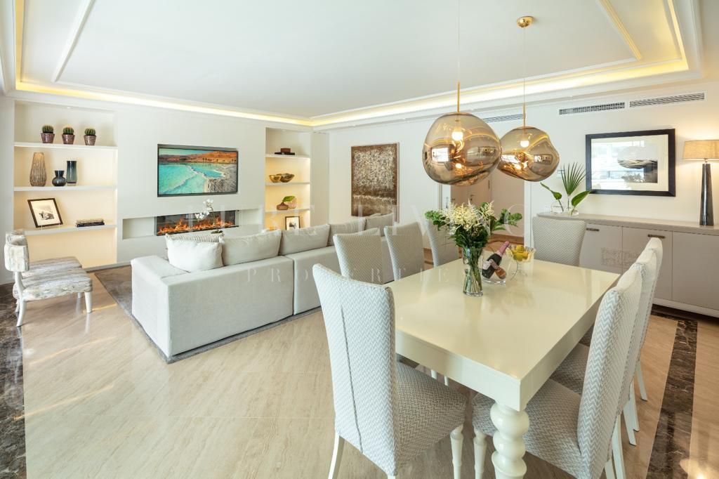 pistón Señal envidia Apartamento de lujo de cuatro dormitorios junto a la playa en Puerto Banús