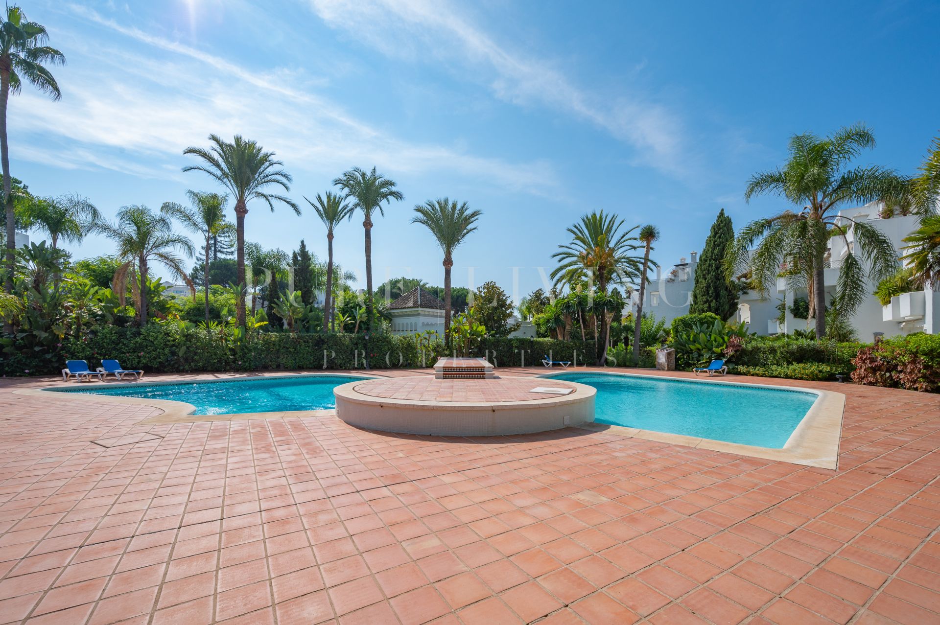 Two-bedroom apartment close to the beach in Alhambra del Mar, Marbella