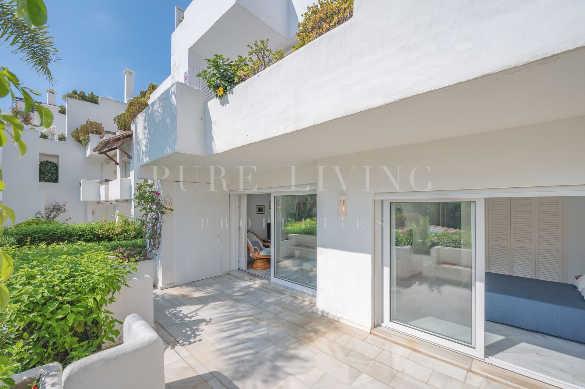 Apartamento de dos dormitorios cerca de la playa en Alhambra del Mar, Marbella