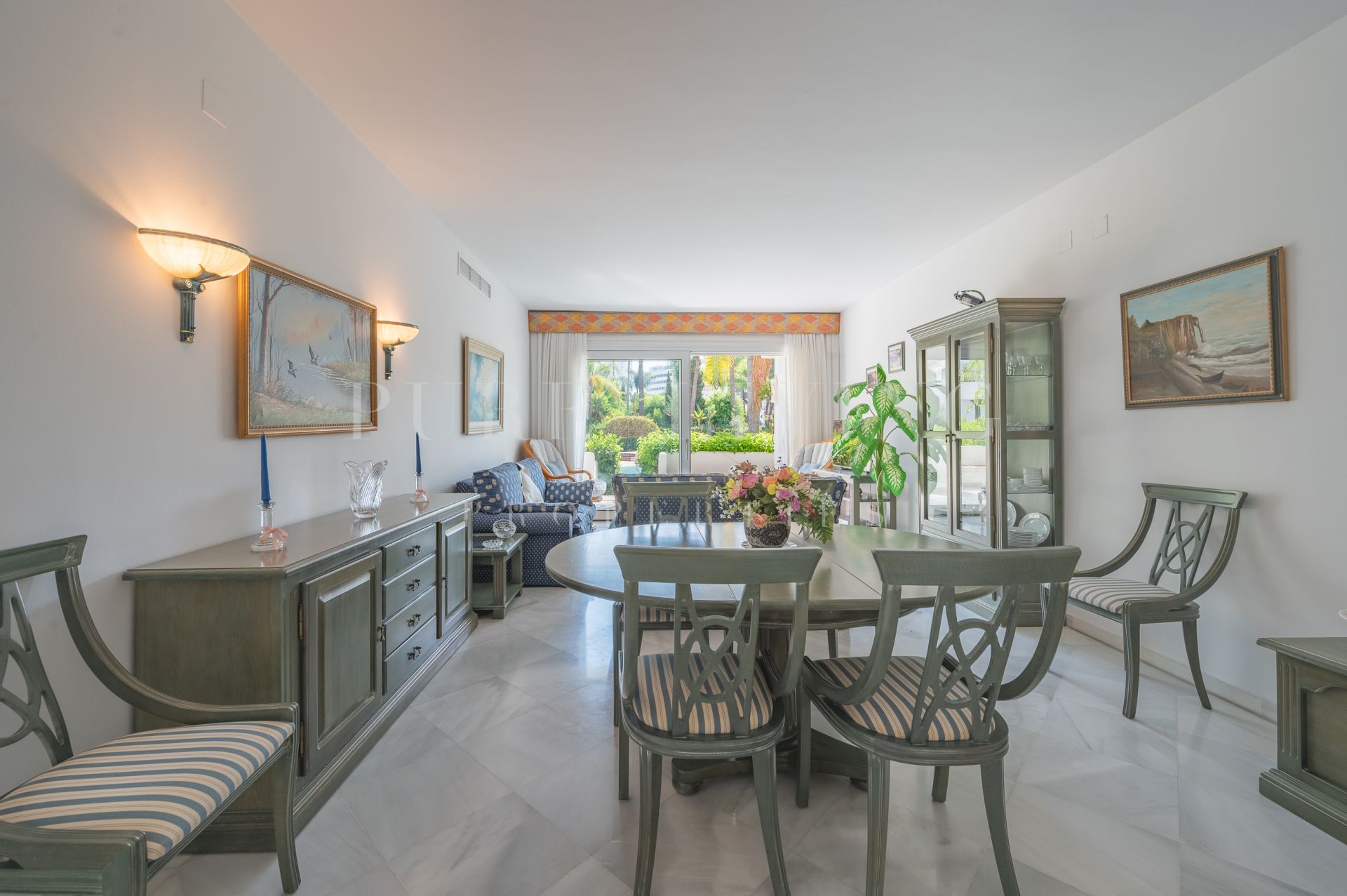 Apartamento de dos dormitorios cerca de la playa en Alhambra del Mar, Marbella