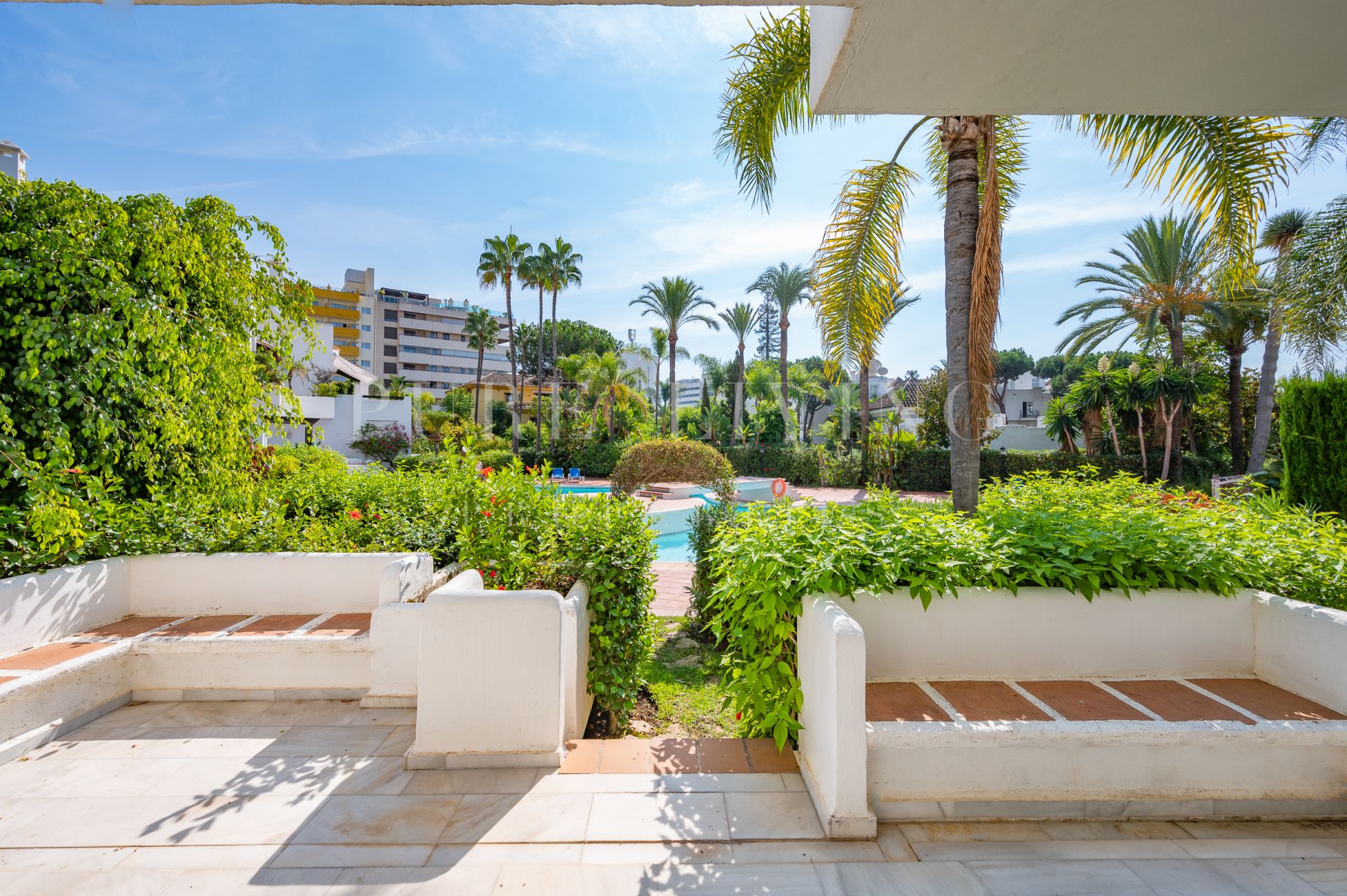 Apartamento de dos dormitorios cerca de la playa en Alhambra del Mar, Marbella