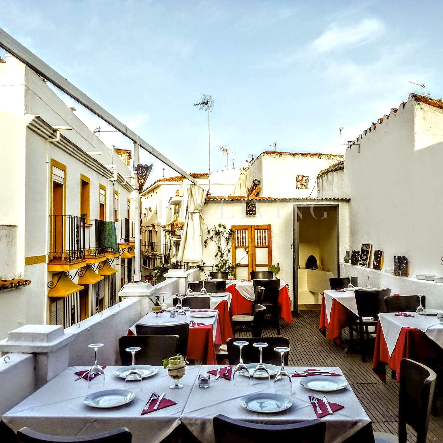 Restaurant avec une grande terrasse dans la vieille ville de Marbella