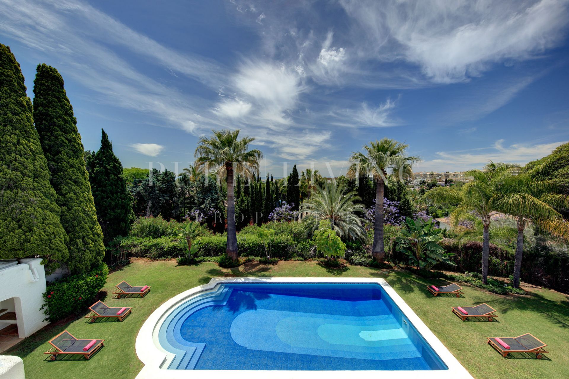 Authentic Andalusian-style Villa close to Puerto Banús.