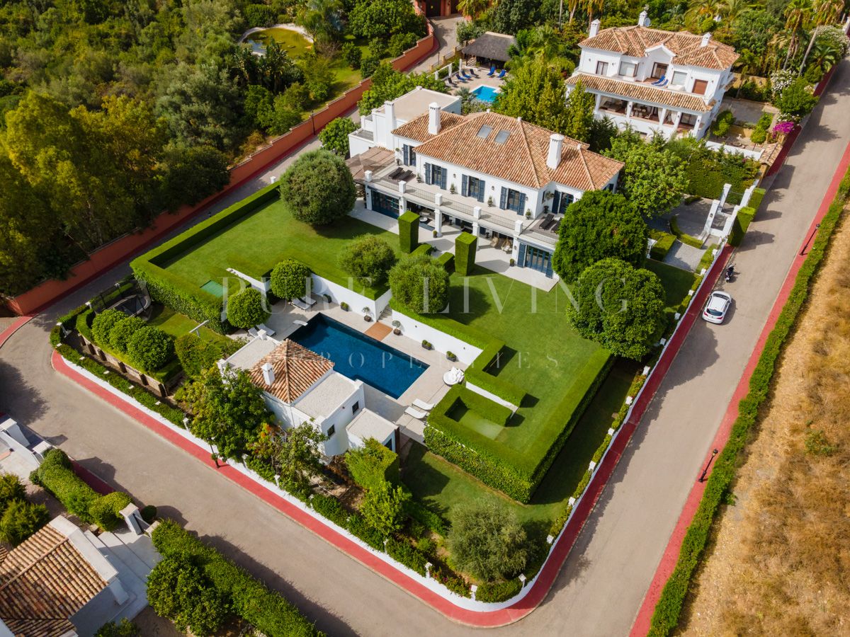 Villa familiale luxueuse avec vues fantastiques à Los Picos, Marbella
