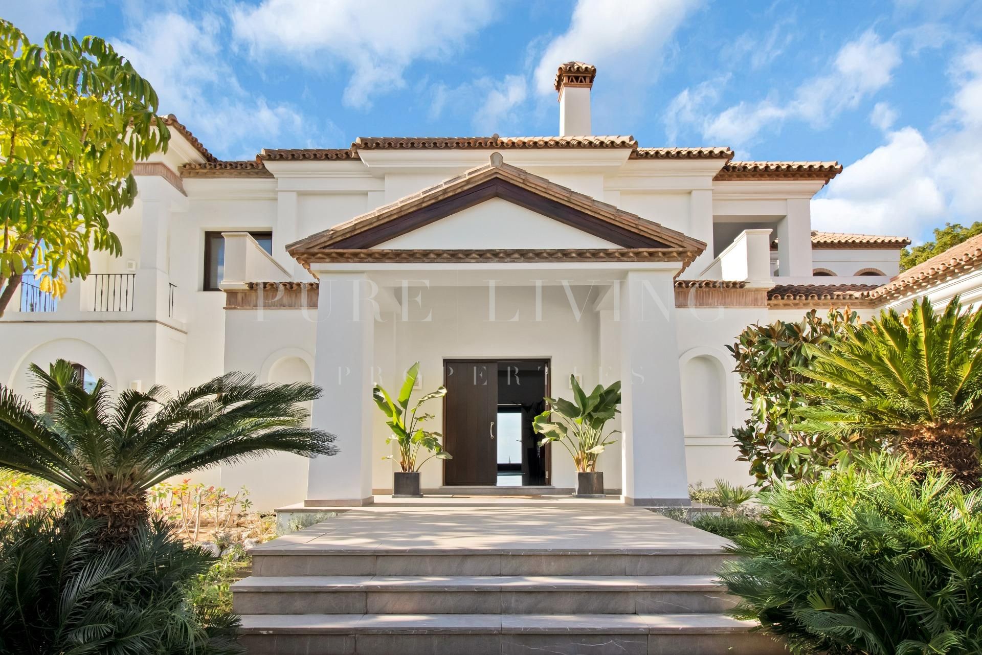 Luxury villa with lovely sea views located in, Los Flamingos Golf Resort