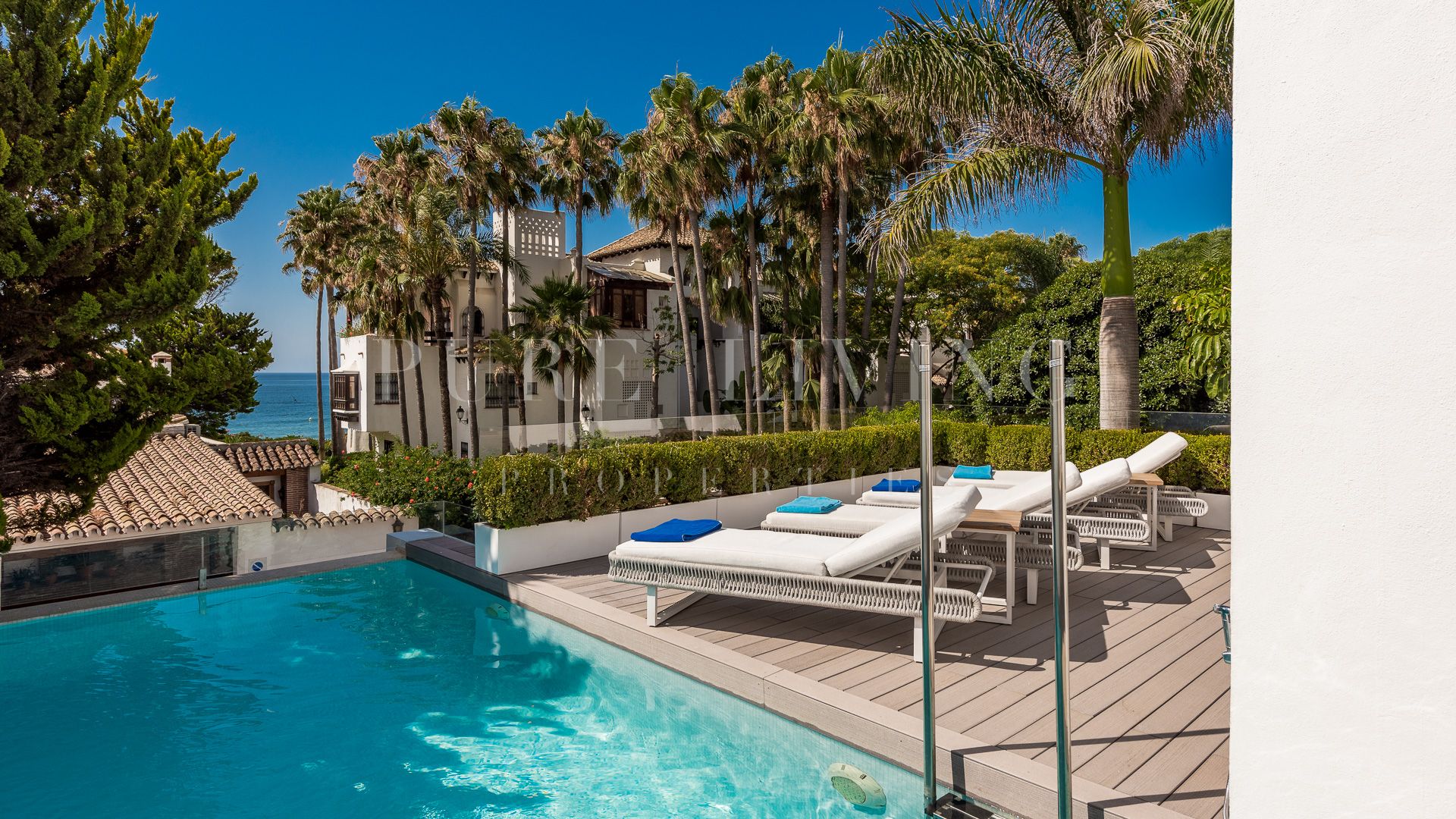 Villa contemporaine élégante avec vue sur la mer à Puente Romano, Marbella
