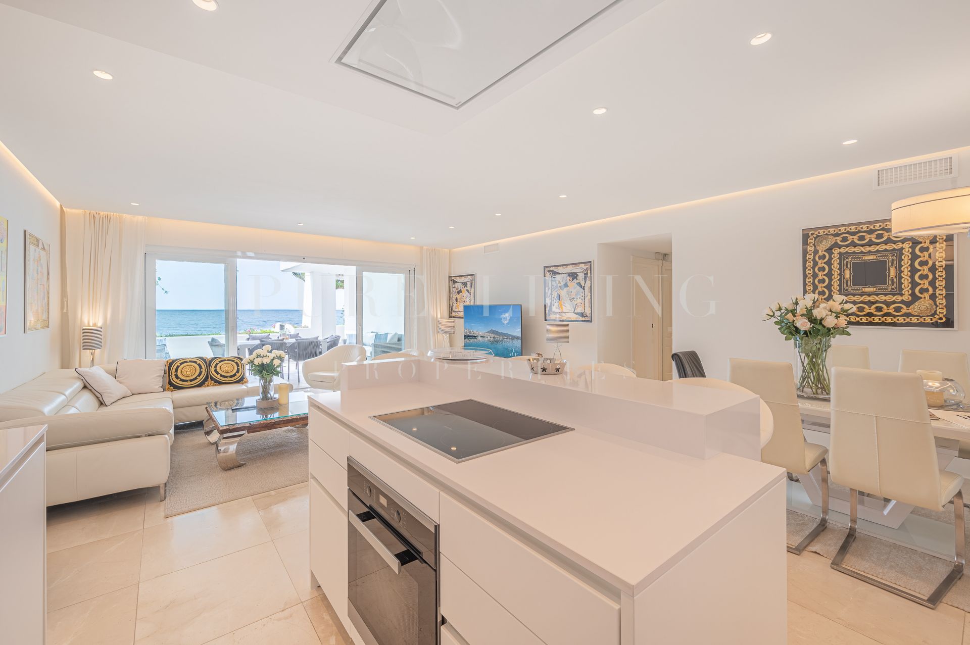 Excepcional apartamento en primera línea de playa en Marina de Puente Romano