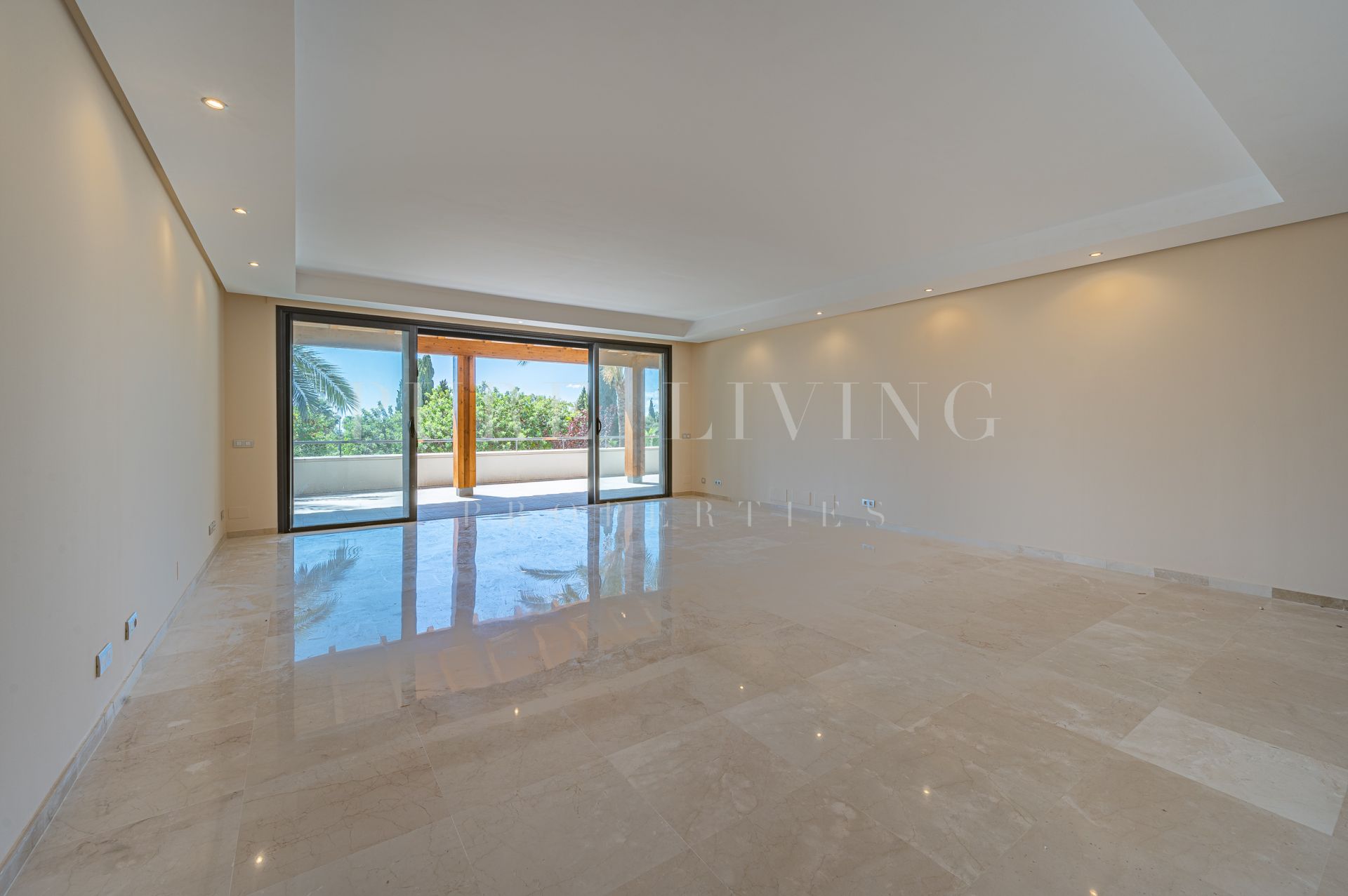 Apartamento a la venta de tres dormitorios en Imara con impresionante terraza
