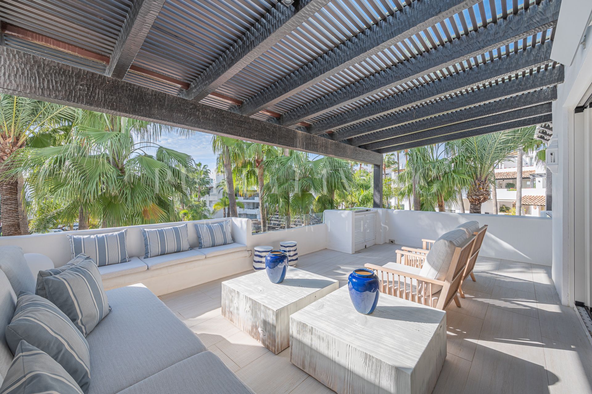 Stunning Duplex Penthouse in the luxury Marina de Puente Romano.