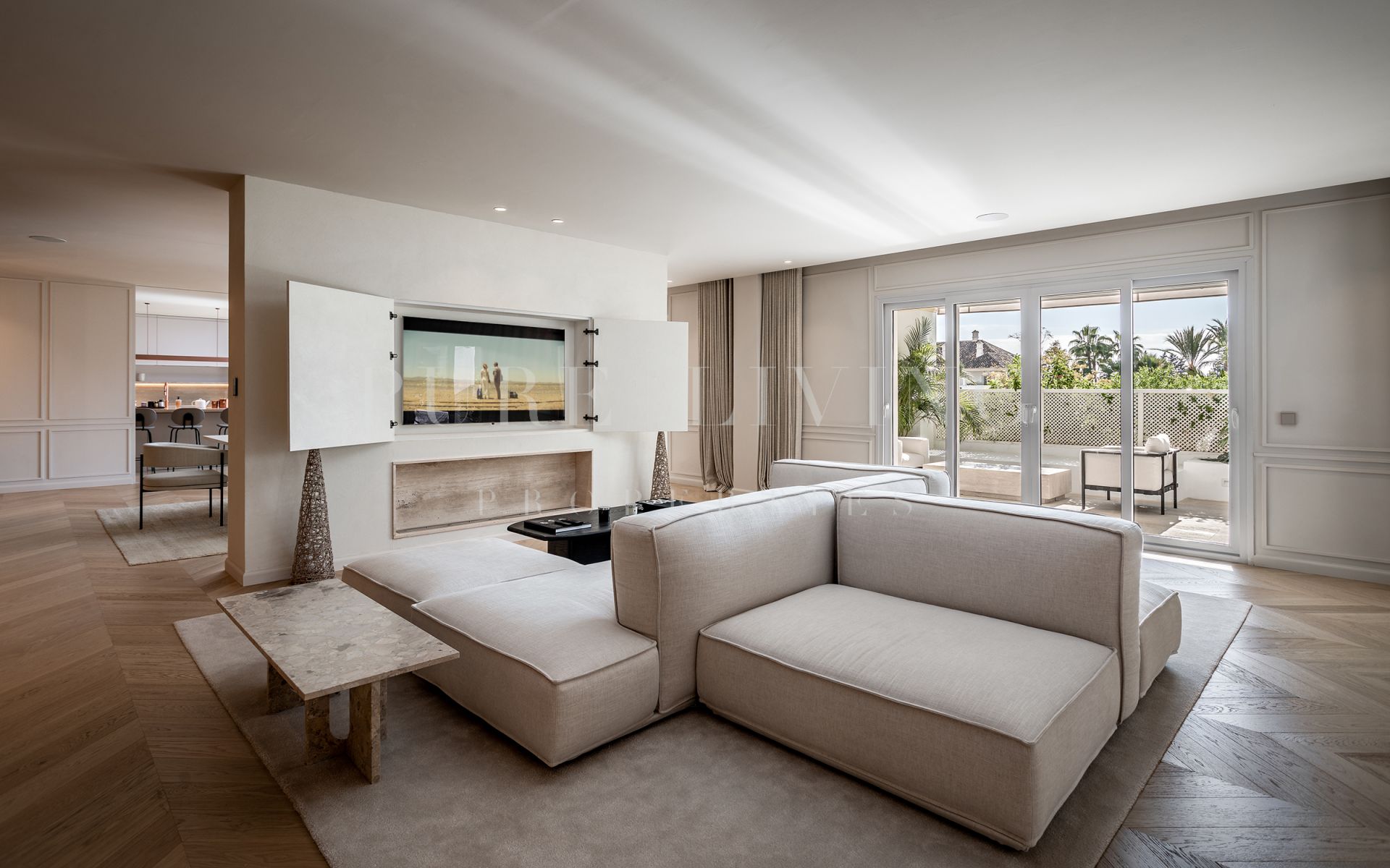 Impresionante apartamento de cuatro dormitorios en planta baja en venta en Monte Paraiso