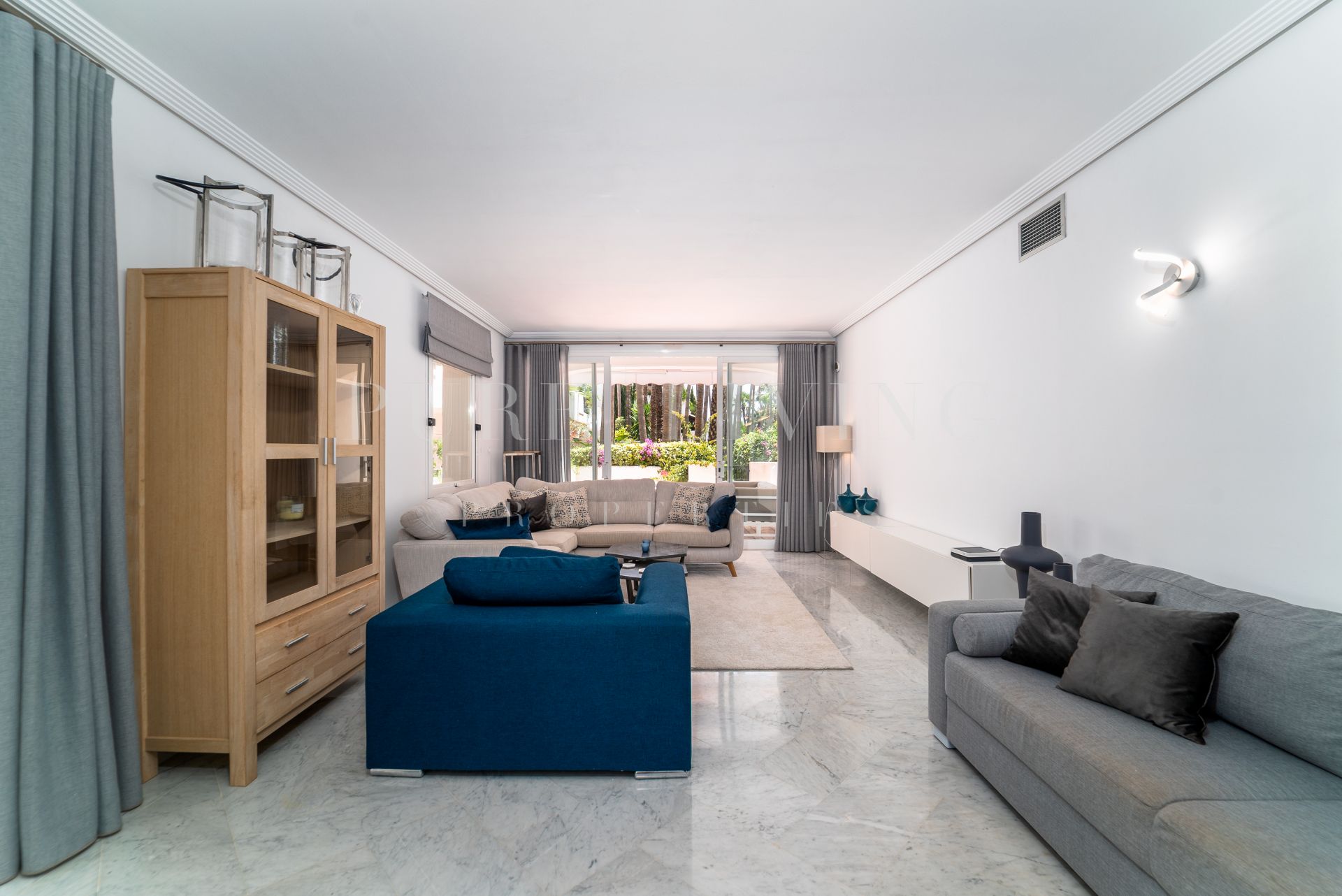 Espacioso apartamento en planta baja de tres dormitorios en Marina Puente Romano