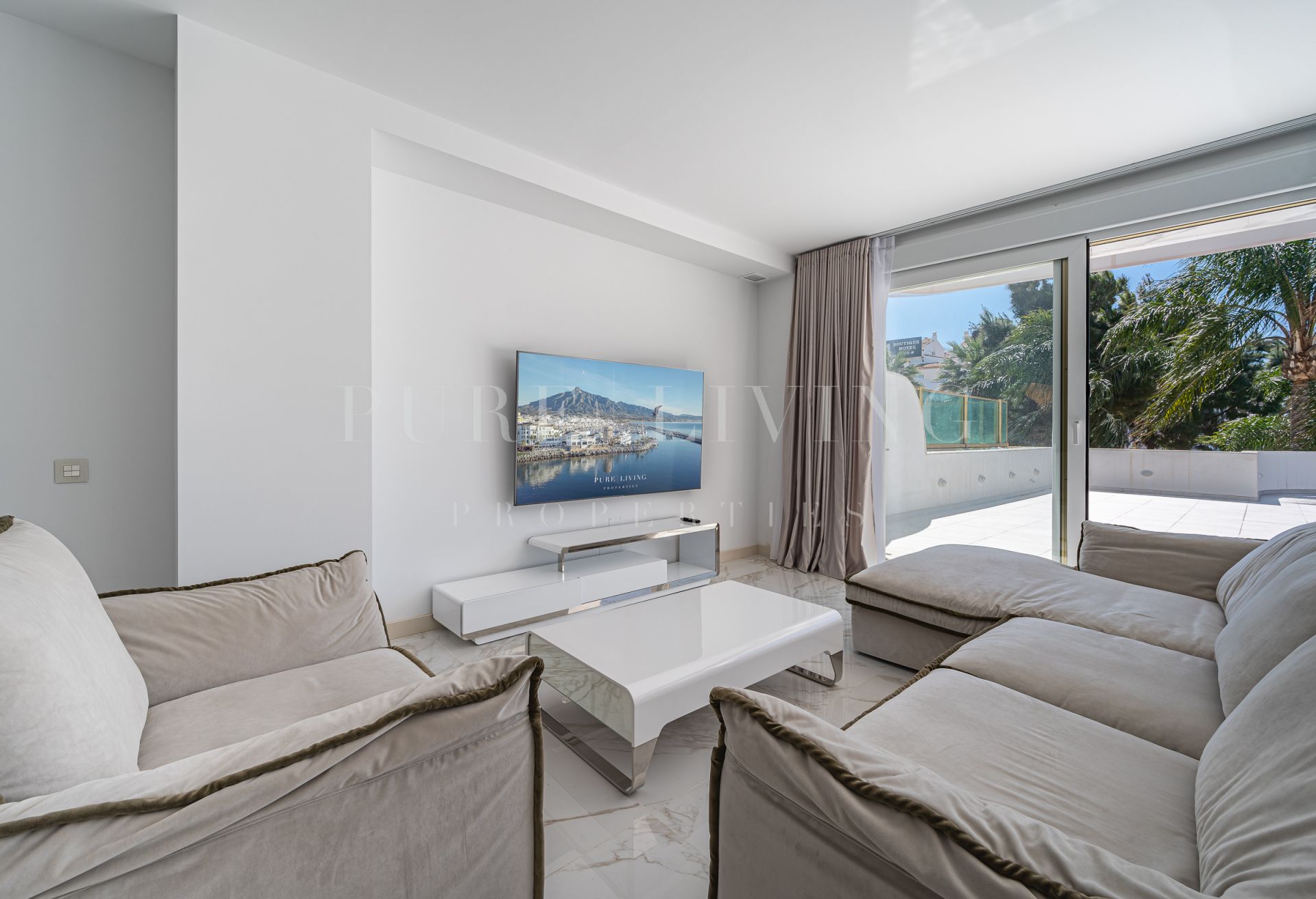 Spectacular Apartment in prestigious Gray D'Albion, Puerto Banus