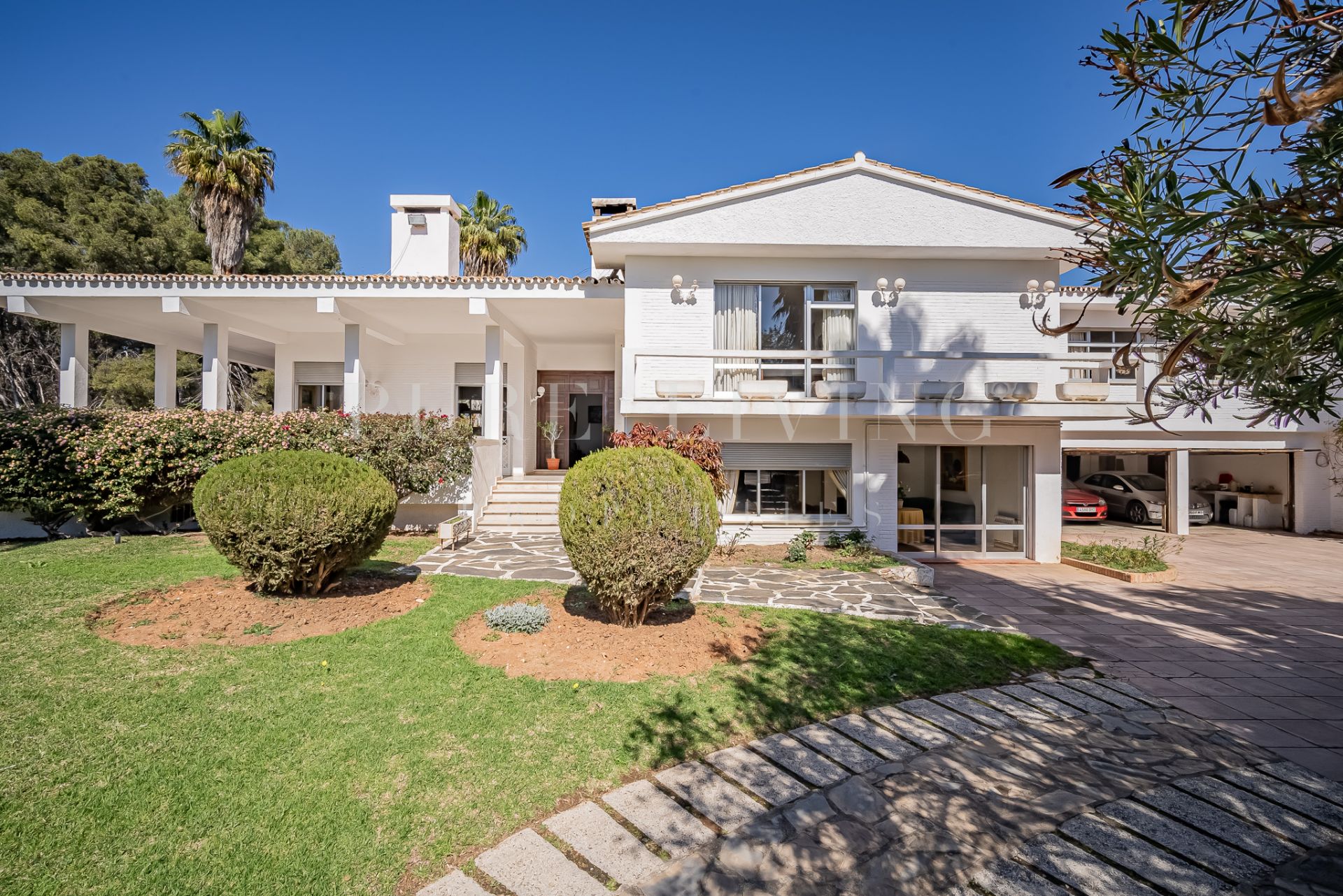 Superb Seven bedroom villa with marvelous sea views in La Montua, Marbella Golden Mile