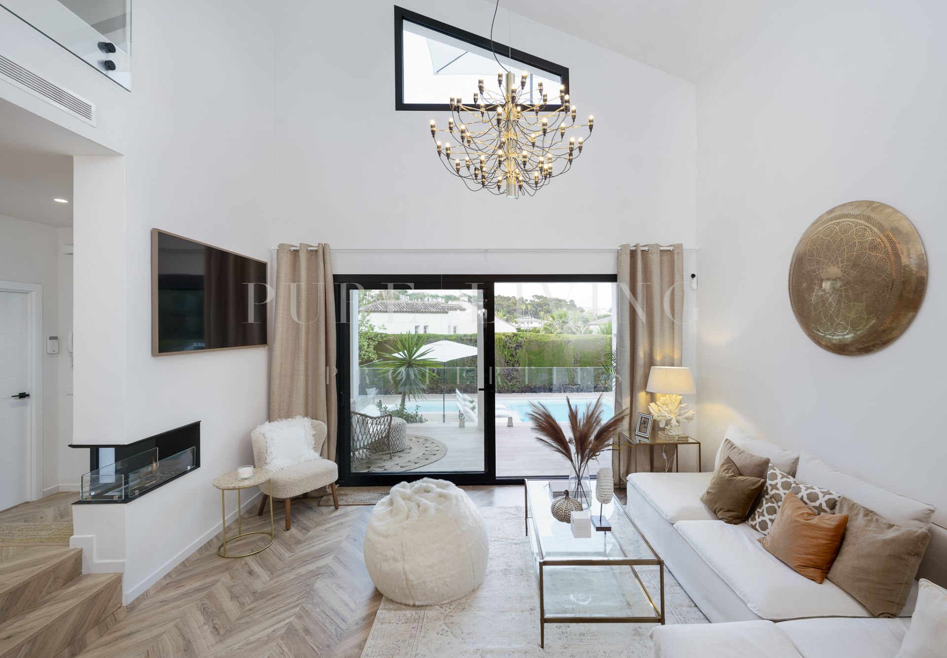 Villa a la venta de cuatro dormitorios recién reformada en Marbella Country Club, Nueva Andalucía