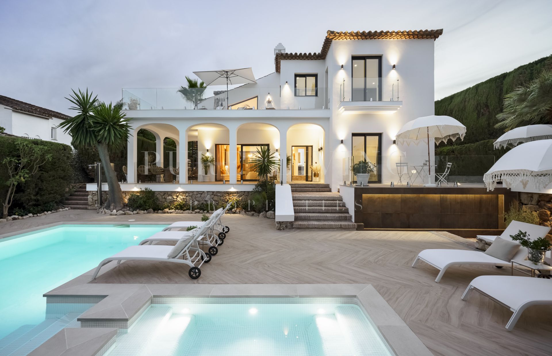 Villa a la venta de cuatro dormitorios recién reformada en Marbella Country Club, Nueva Andalucía