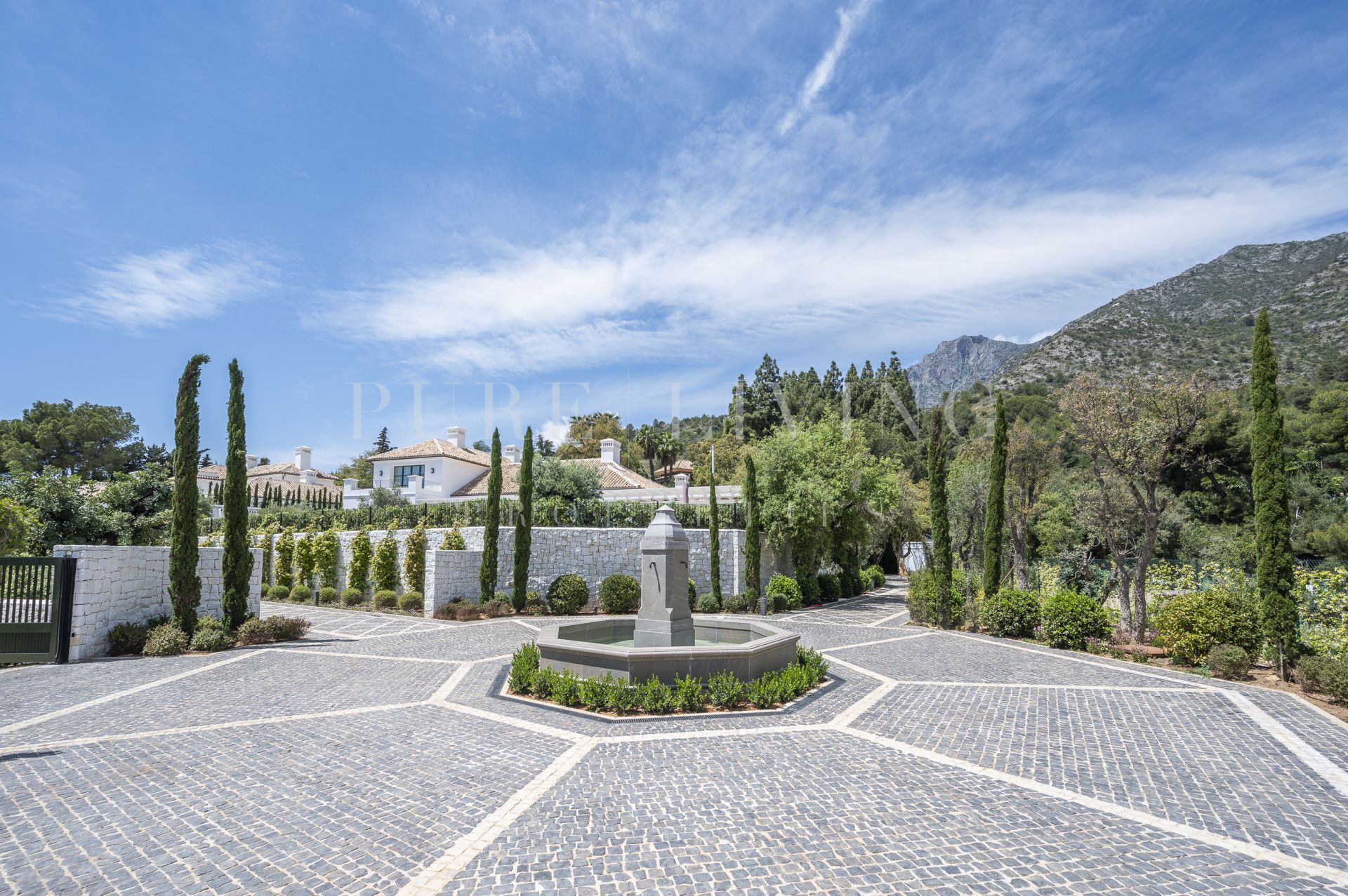 Execptionele luxe villa met privébewaker in Cascada de Camojan, Marbella Golden Mile