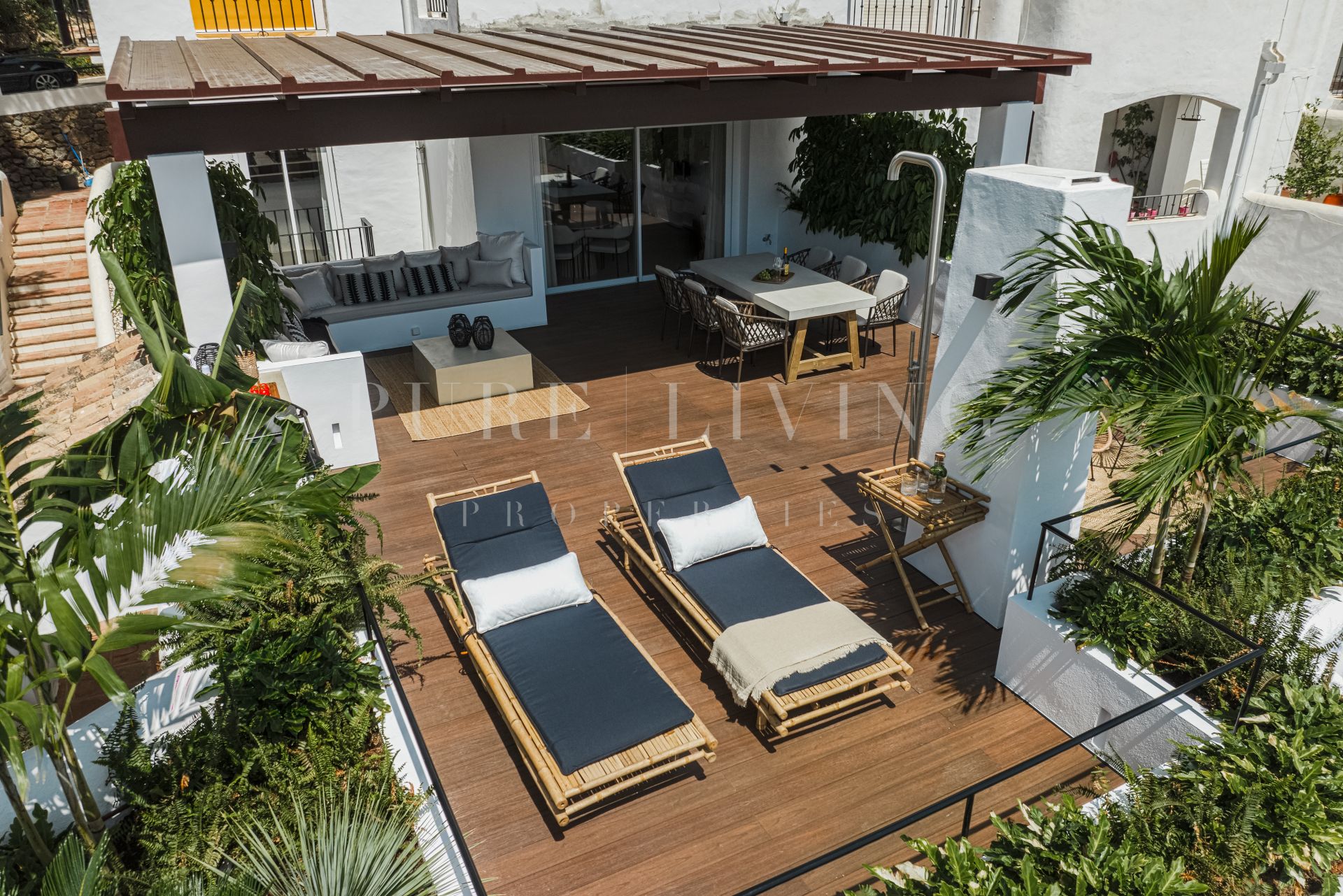 Luxury three bedroom apartment with stunning views in Puerto del Almendro, Benahavis