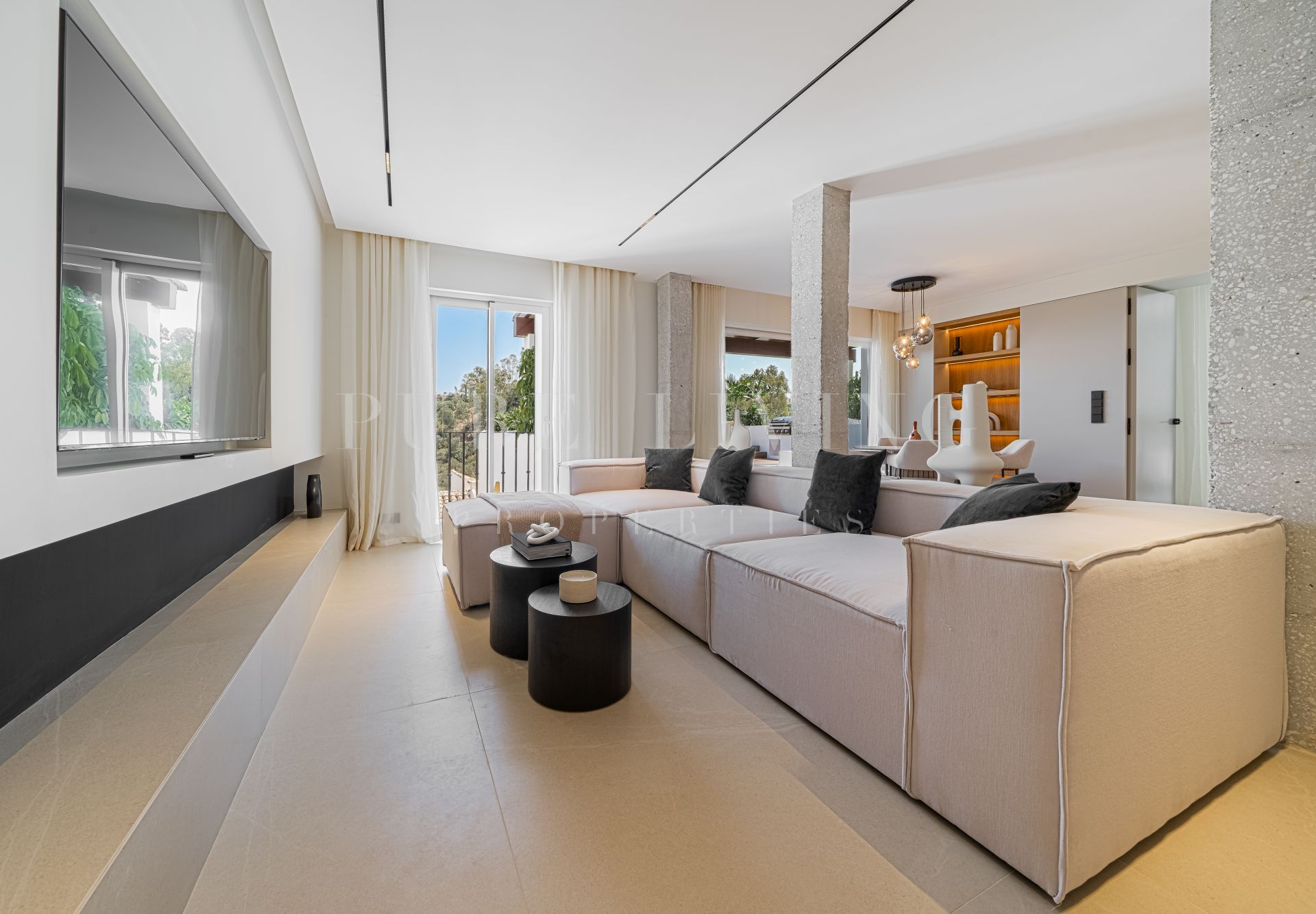 Luxury three bedroom apartment with stunning views in Puerto del Almendro, Benahavis