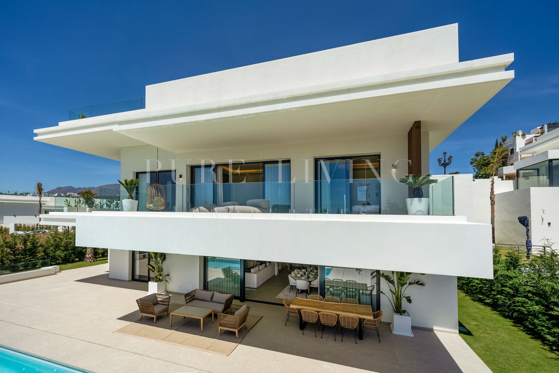 Superbe villa avec vue panoramique sur la mer et les montagnes à La Resina Golf, Estepona