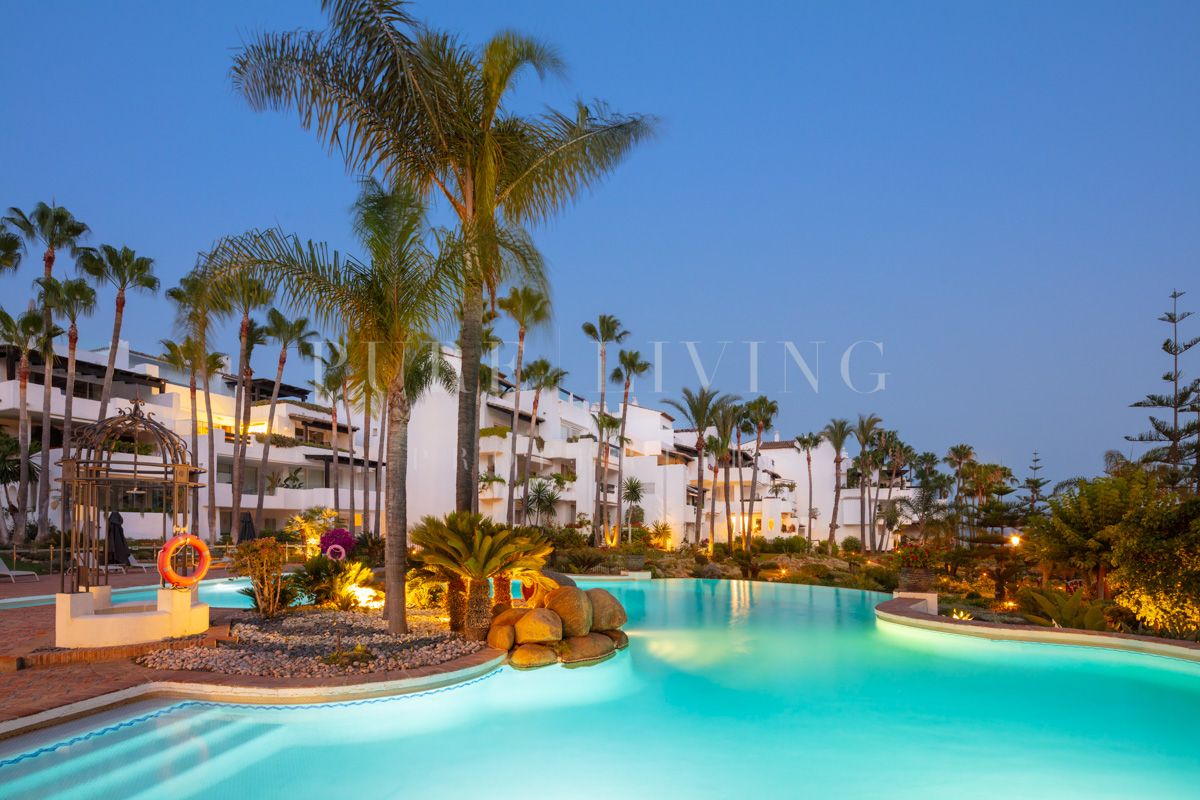 Stunning beachside four bedroom apartment in Marina Puente Romano