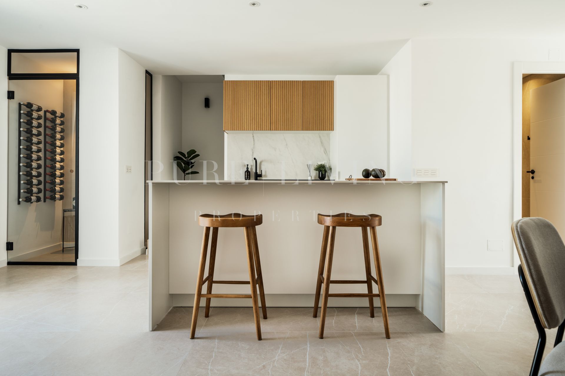 Apartamento reformado de dos dormitorios en venta en Nueva Andalucia