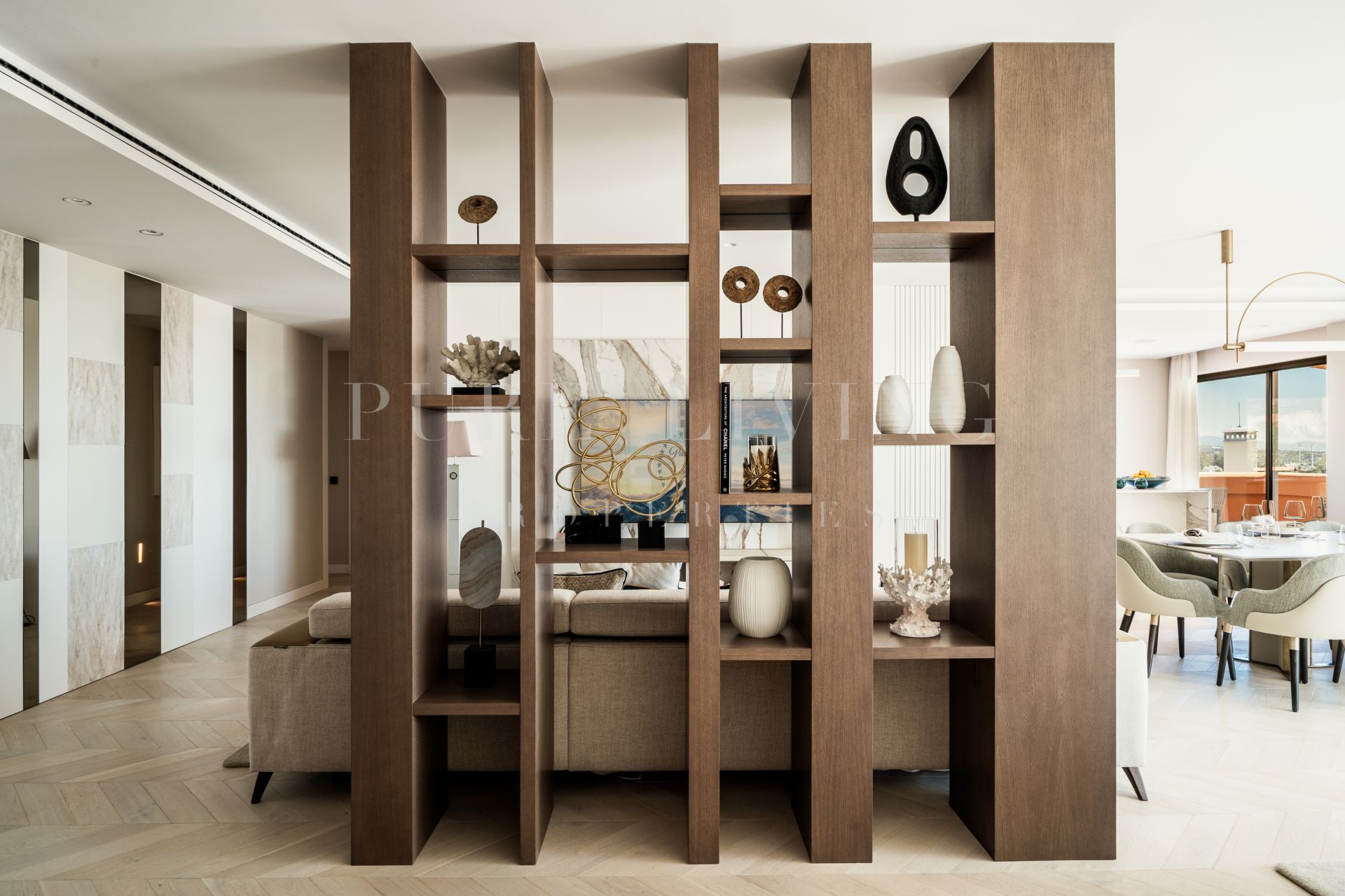 Impressive refurbished four bedroom apartment in Les Belvederes
