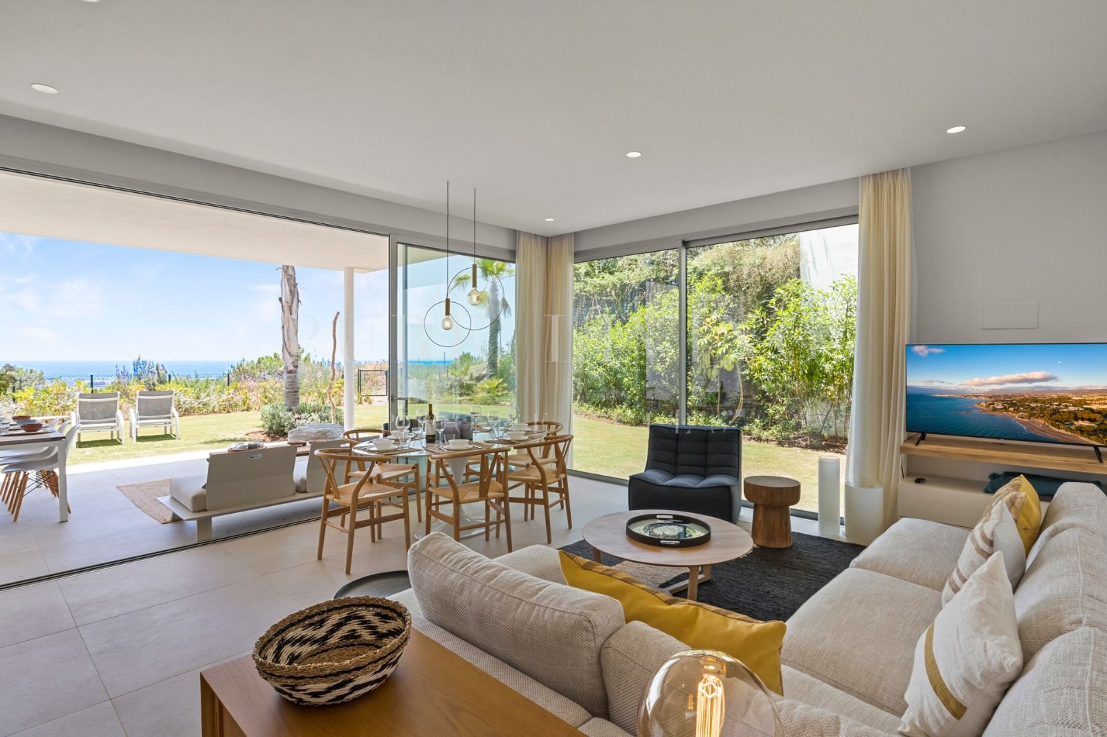 Ground floor duplex apartment with sea views in Marbella Club Hills